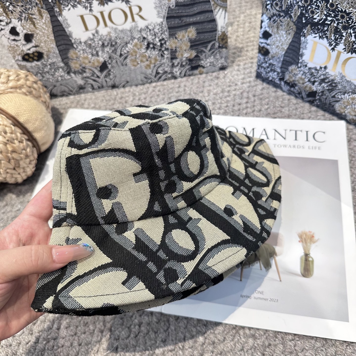 P70 迪奥Dior 官网最新老花 迪奥logo渔夫帽，防晒指数超高，特别显脸小，有型不软塌，可随意折叠，携带方便🤗