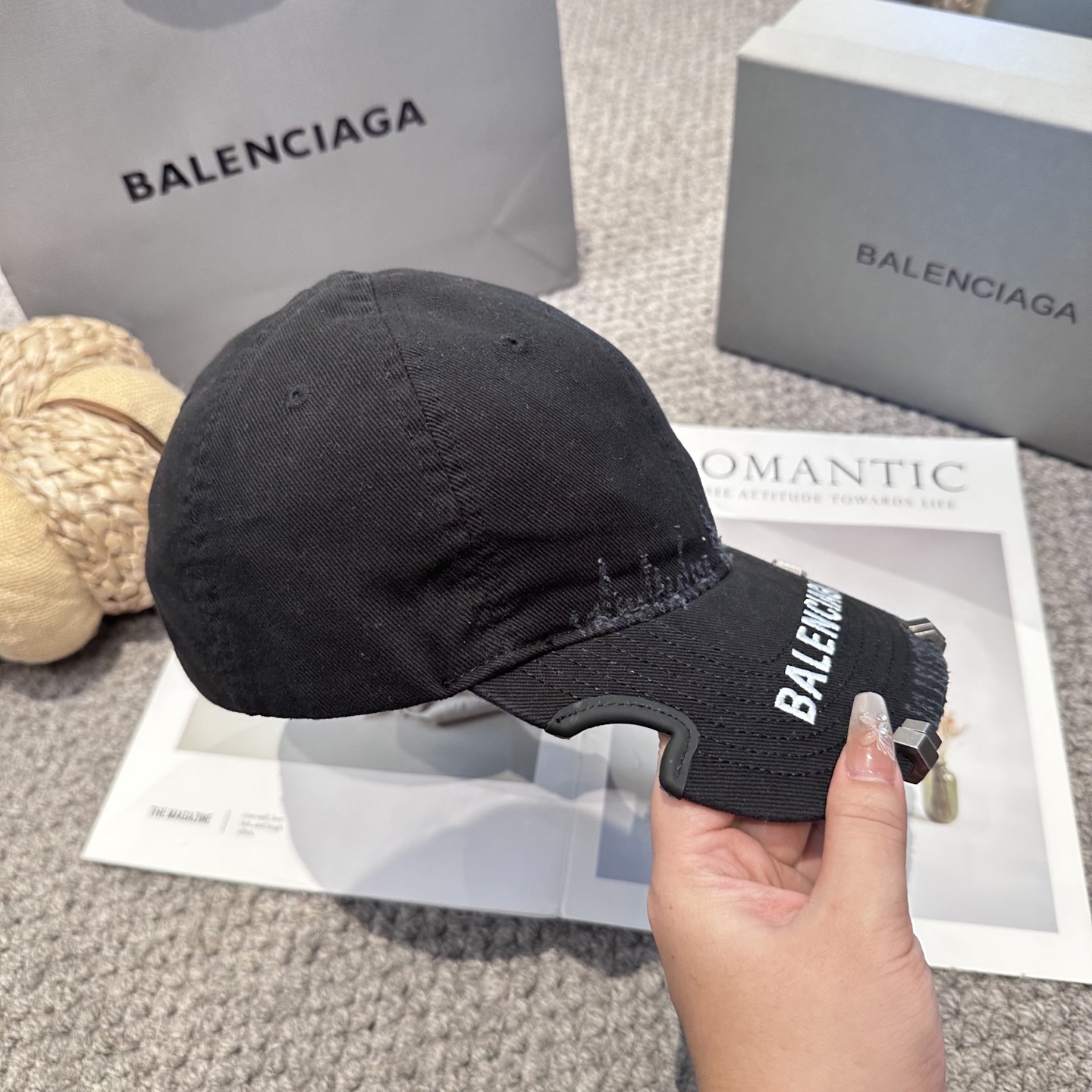 新品Balencia*a 巴黎世家字母新款棒球帽现货秒发🧢简约时尚超级无敌好看的帽子！情侣款！