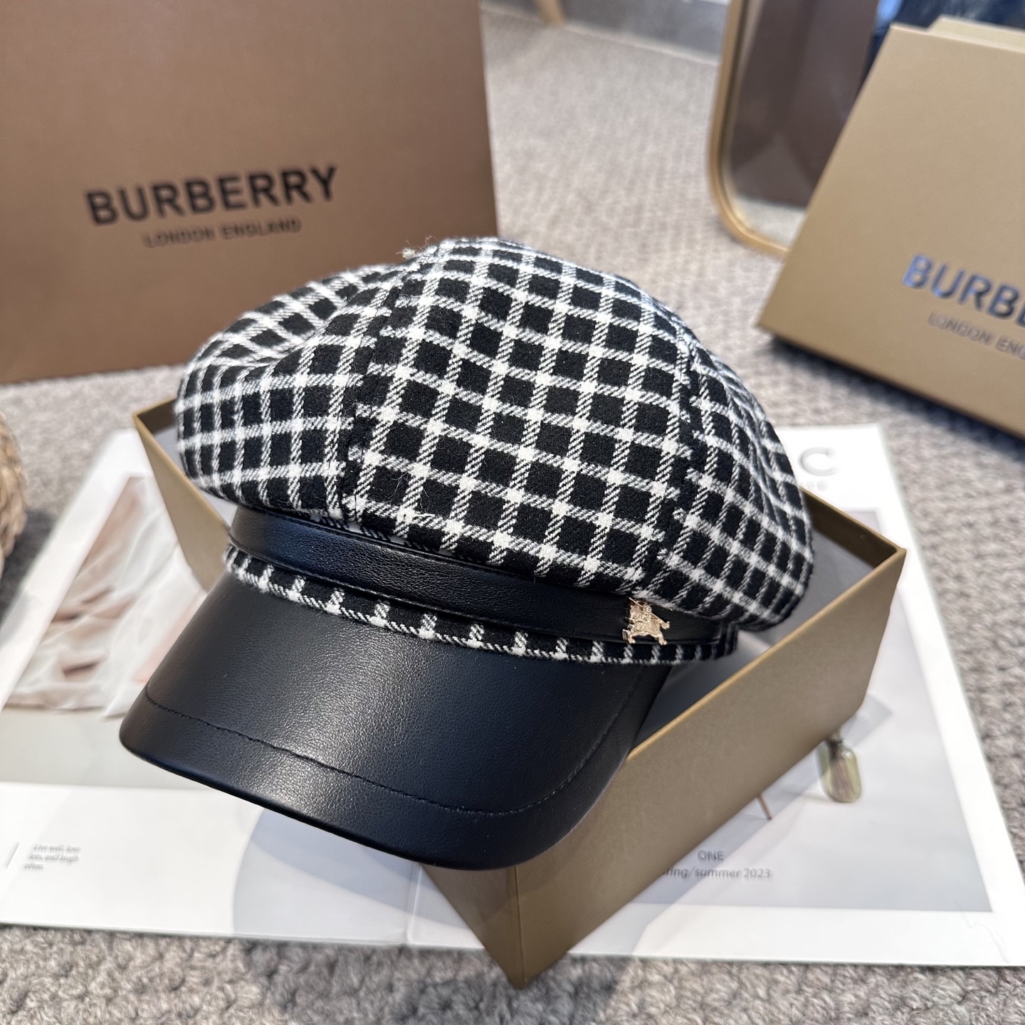  BURBERRY（巴宝莉）新款战马 八角帽。大牌高级十感足！简约尚时风，男女同款！高质品，尊享品质感！