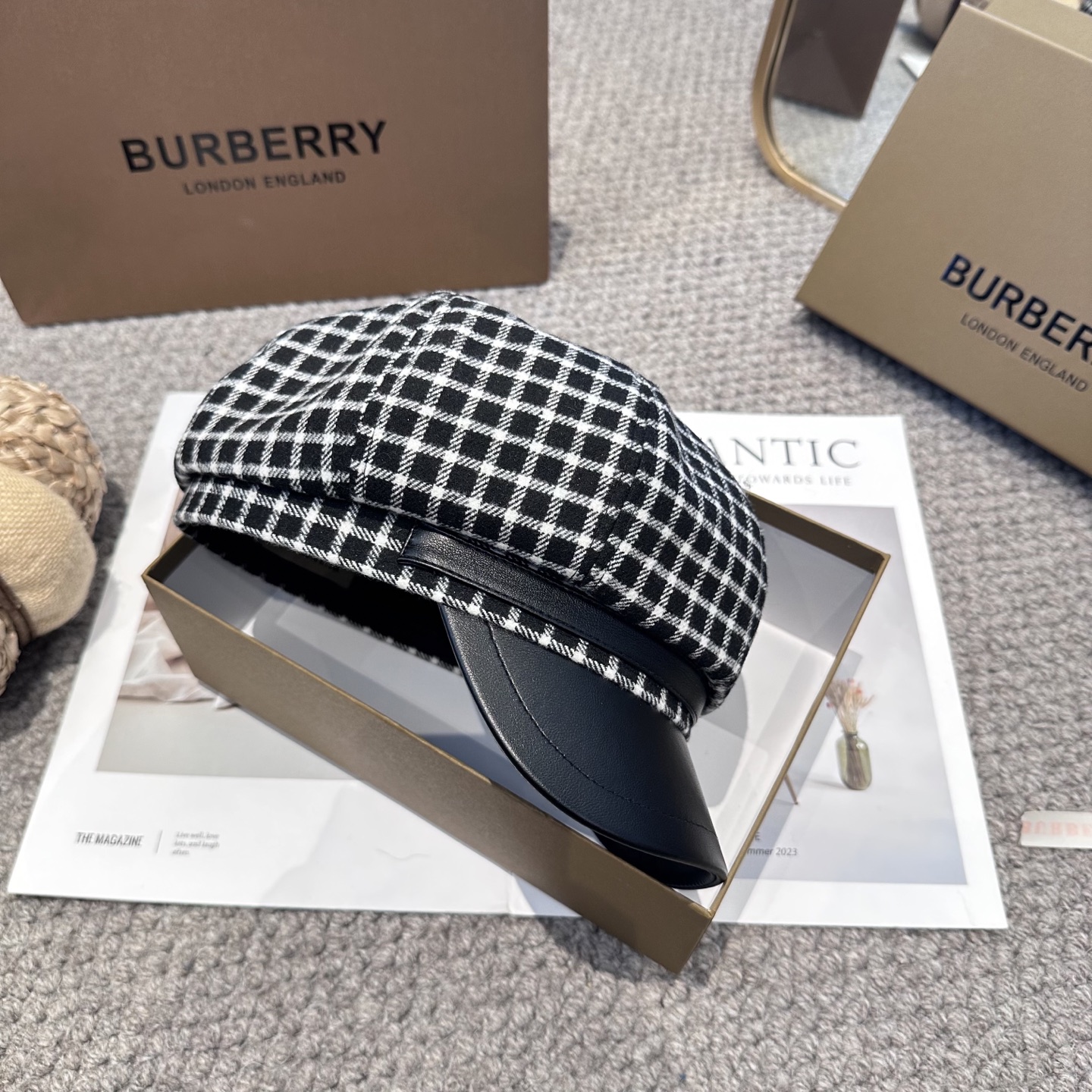  BURBERRY（巴宝莉）新款战马 八角帽。大牌高级十感足！简约尚时风，男女同款！高质品，尊享品质感！