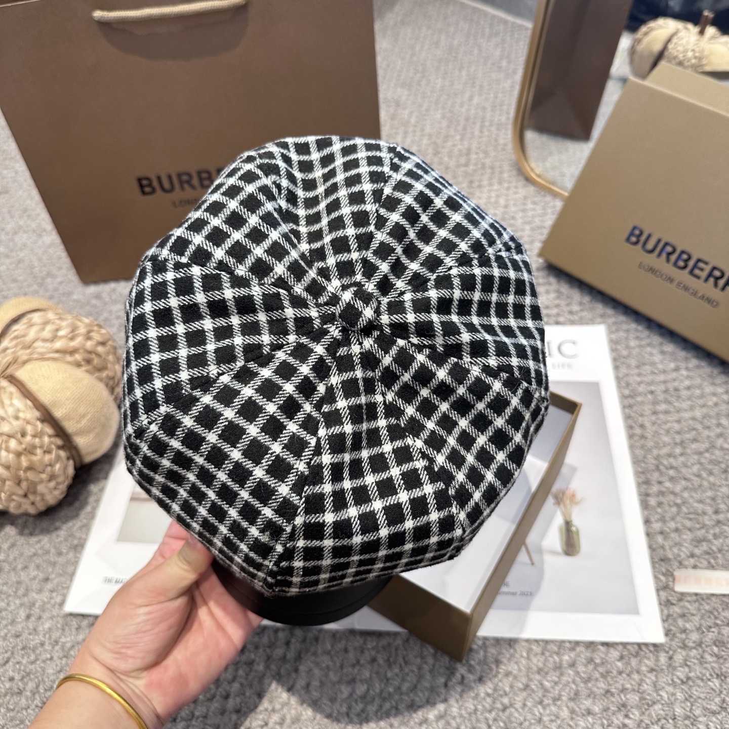  BURBERRY（巴宝莉）新款战马 八角帽。大牌高级十感足！简约尚时风，男女同款！高质品，尊享品质感！