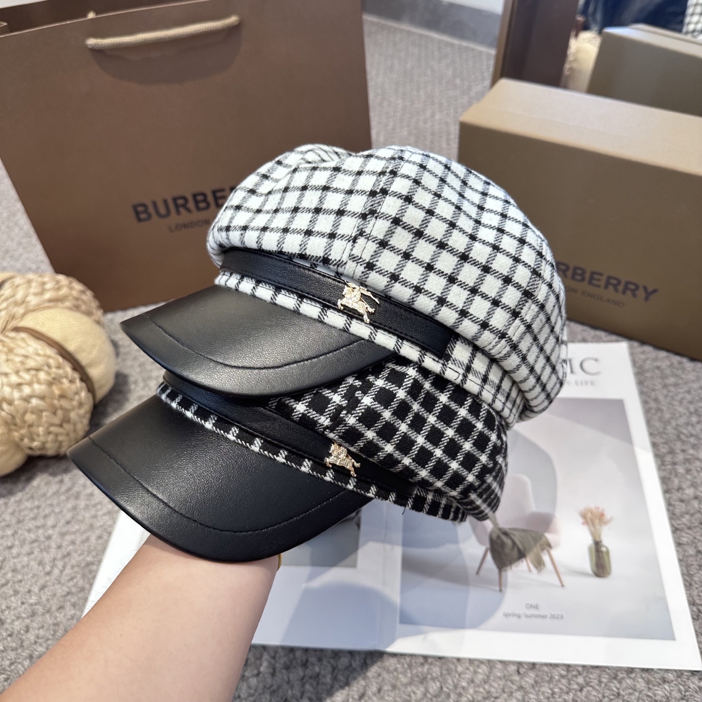  BURBERRY（巴宝莉）新款战马 八角帽。大牌高级十感足！简约尚时风，男女同款！高质品，尊享品质感！