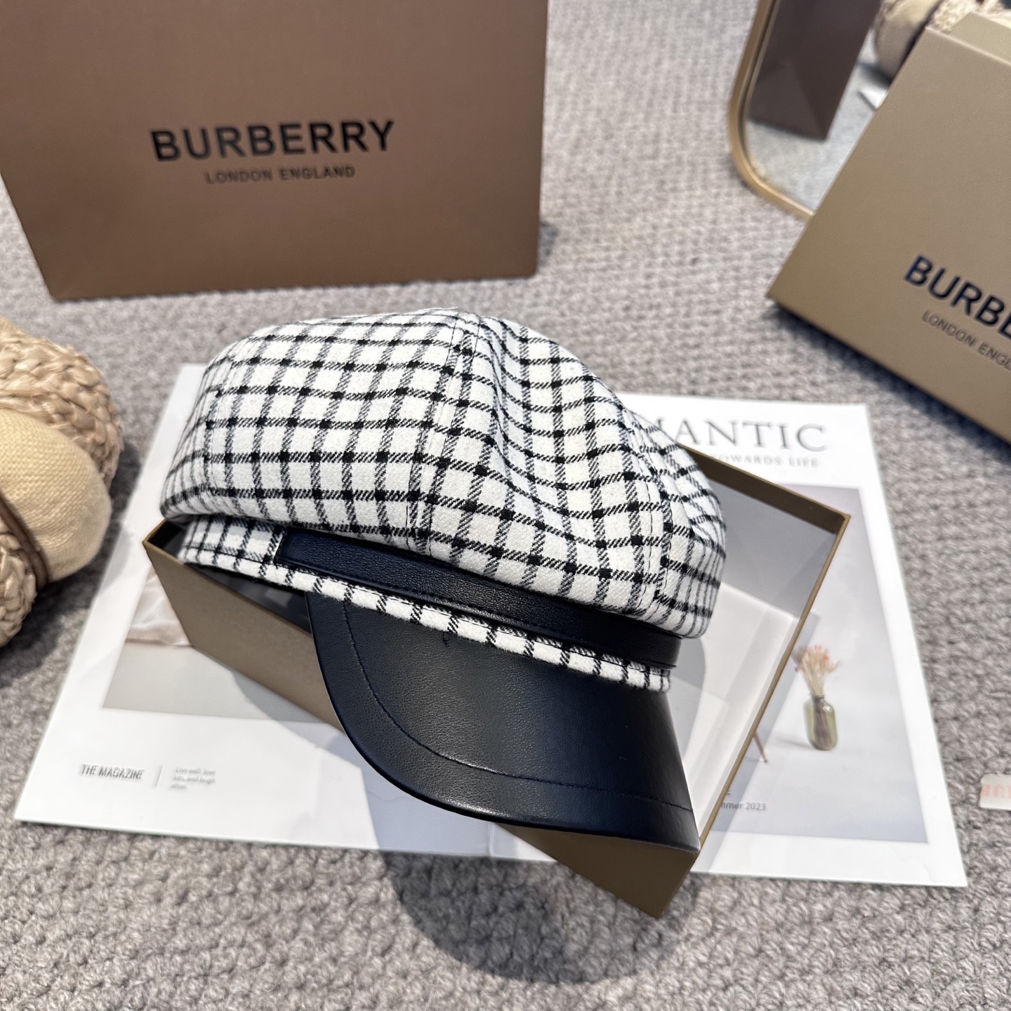  BURBERRY（巴宝莉）新款战马 八角帽。大牌高级十感足！简约尚时风，男女同款！高质品，尊享品质感！