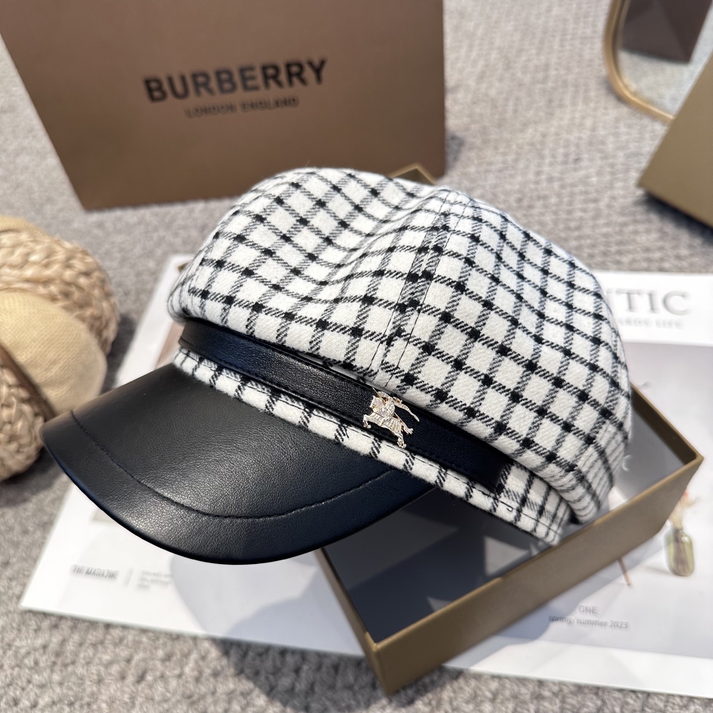  BURBERRY（巴宝莉）新款战马 八角帽。大牌高级十感足！简约尚时风，男女同款！高质品，尊享品质感！
