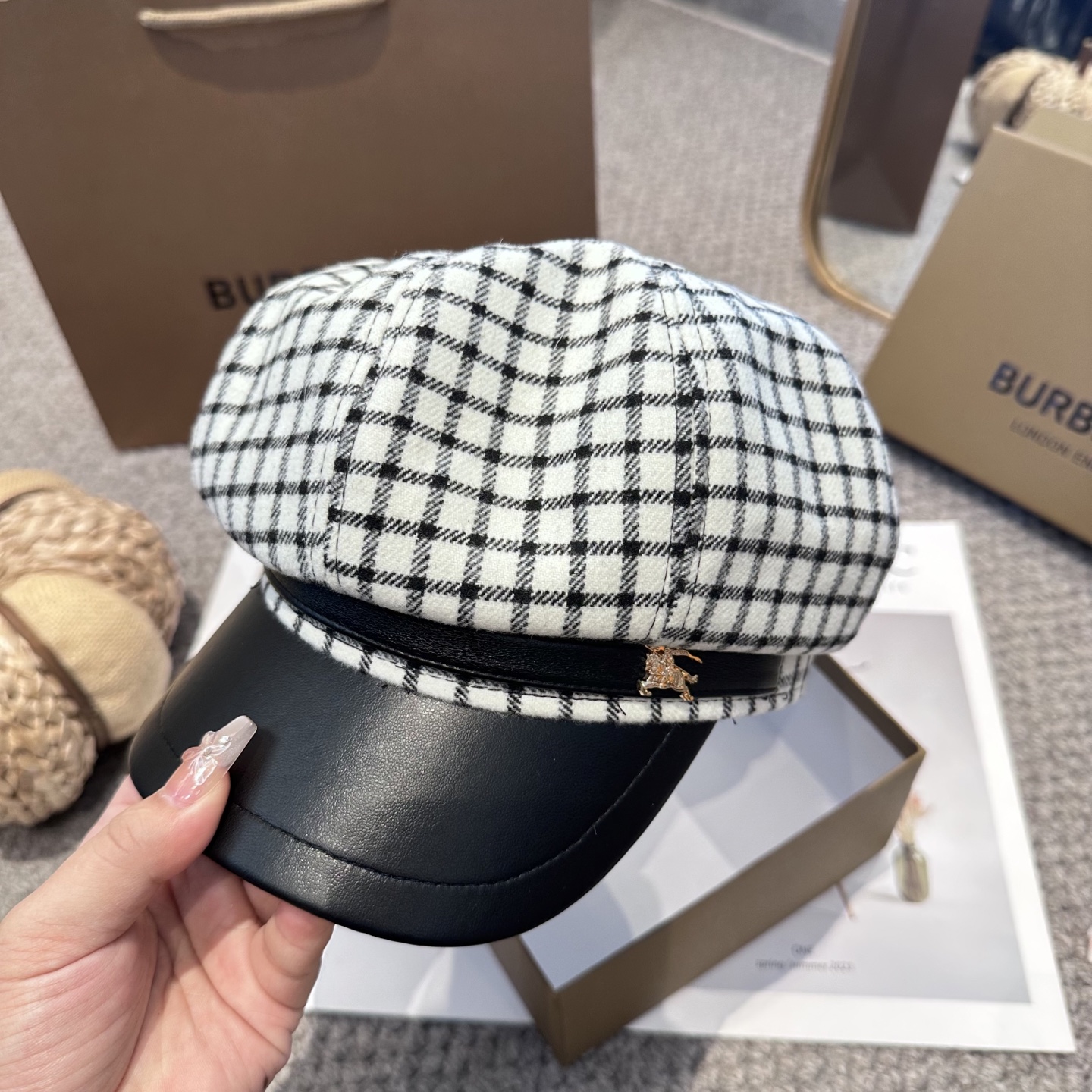  BURBERRY（巴宝莉）新款战马 八角帽。大牌高级十感足！简约尚时风，男女同款！高质品，尊享品质感！