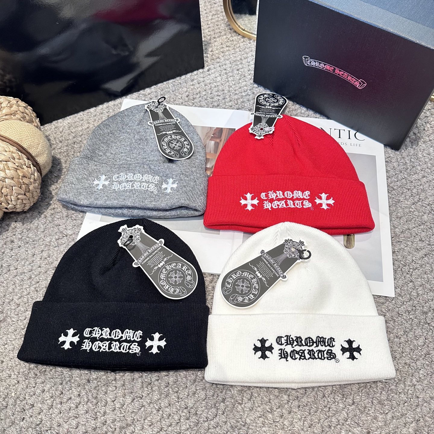 克罗心 秋冬款羊毛针织毛线帽这款必定是极简主义的最爱干净，利索，时尚百搭，绝对不挑脸型！属于时尚经典的万