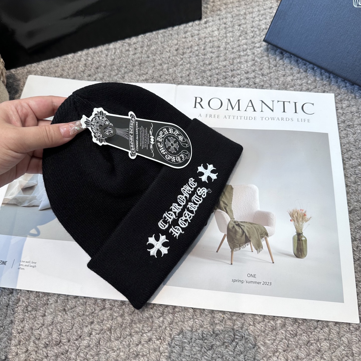 克罗心 秋冬款羊毛针织毛线帽这款必定是极简主义的最爱干净，利索，时尚百搭，绝对不挑脸型！属于时尚经典的万