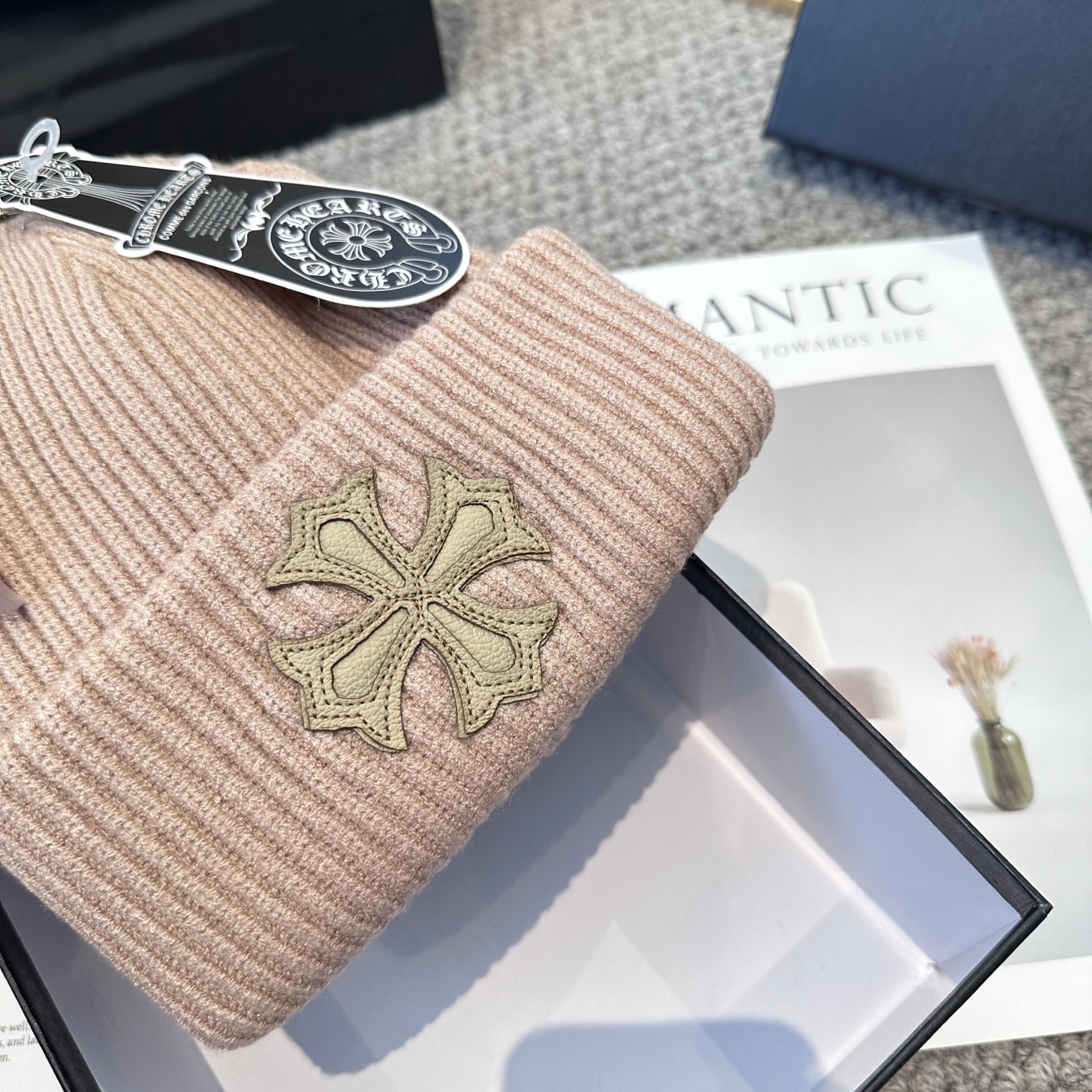 克罗心 秋冬款羊毛针织毛线帽这款必定是极简主义的最爱干净，利索，时尚百搭，绝对不挑脸型！属于时尚经典的万