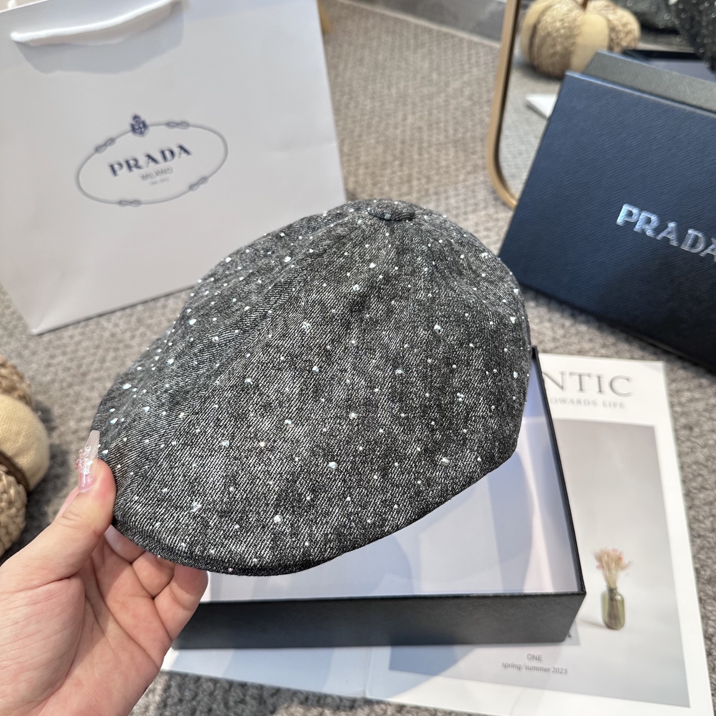  PRADA普拉达2025新款时尚百搭前进帽 亮片 非常有质感的一款