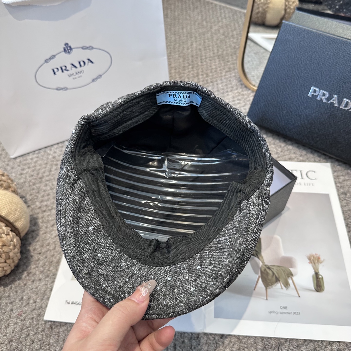 PRADA普拉达2025新款时尚百搭前进帽 亮片 非常有质感的一款