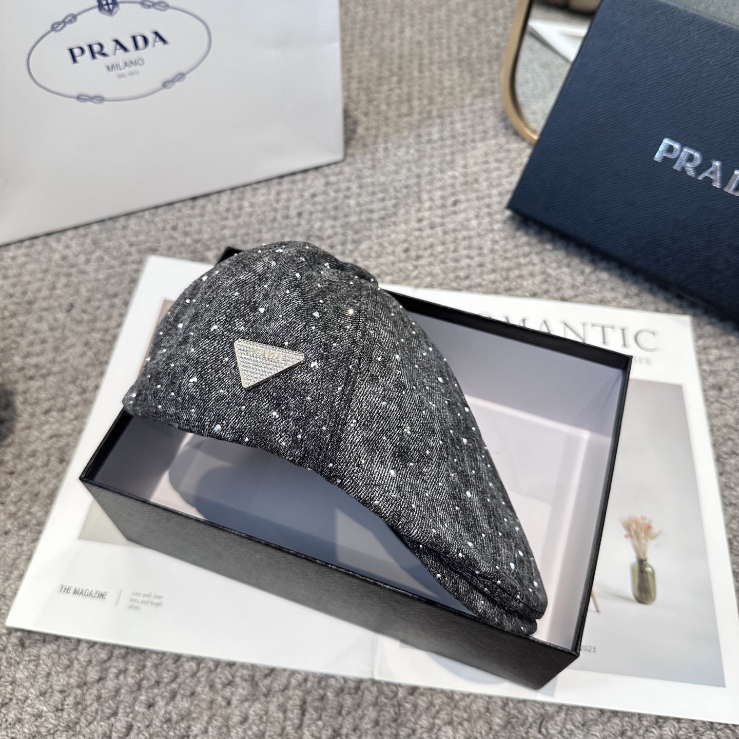  PRADA普拉达2025新款时尚百搭前进帽 亮片 非常有质感的一款