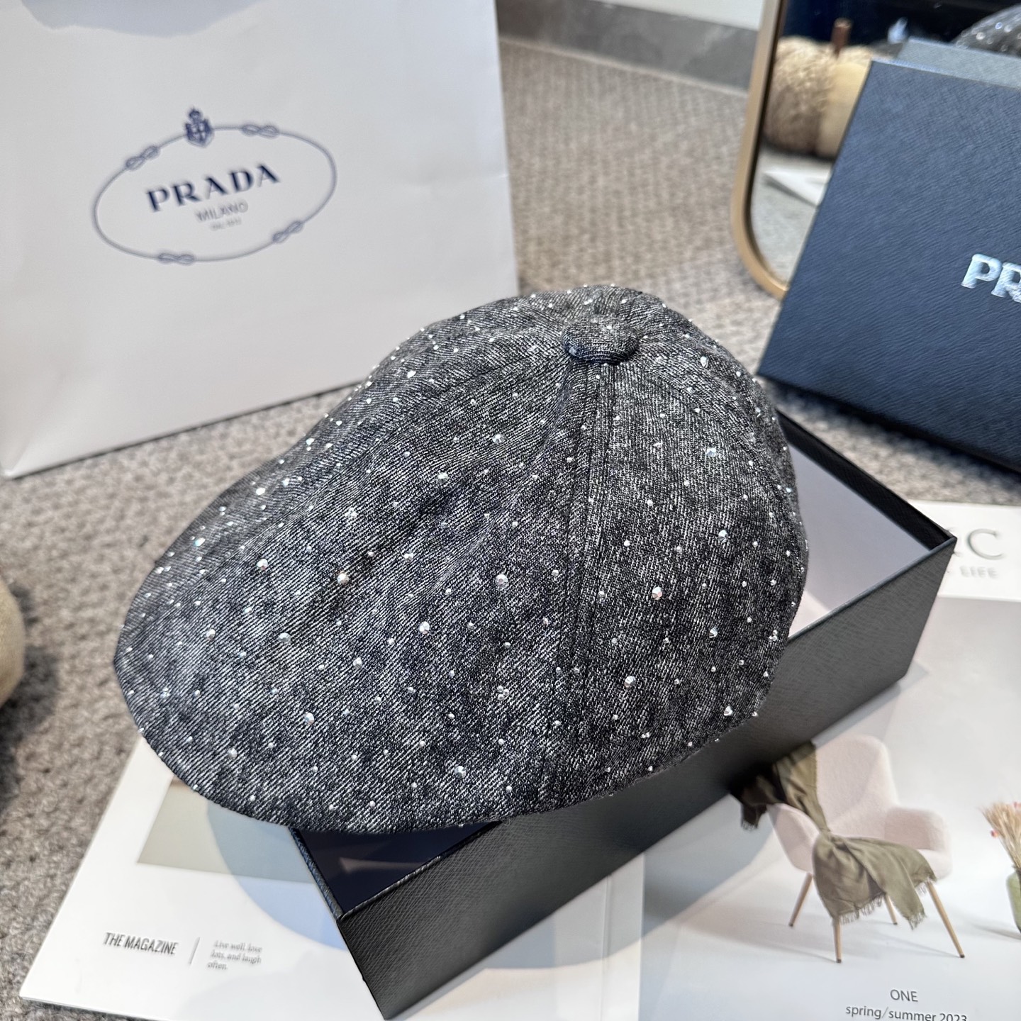  PRADA普拉达2025新款时尚百搭前进帽 亮片 非常有质感的一款