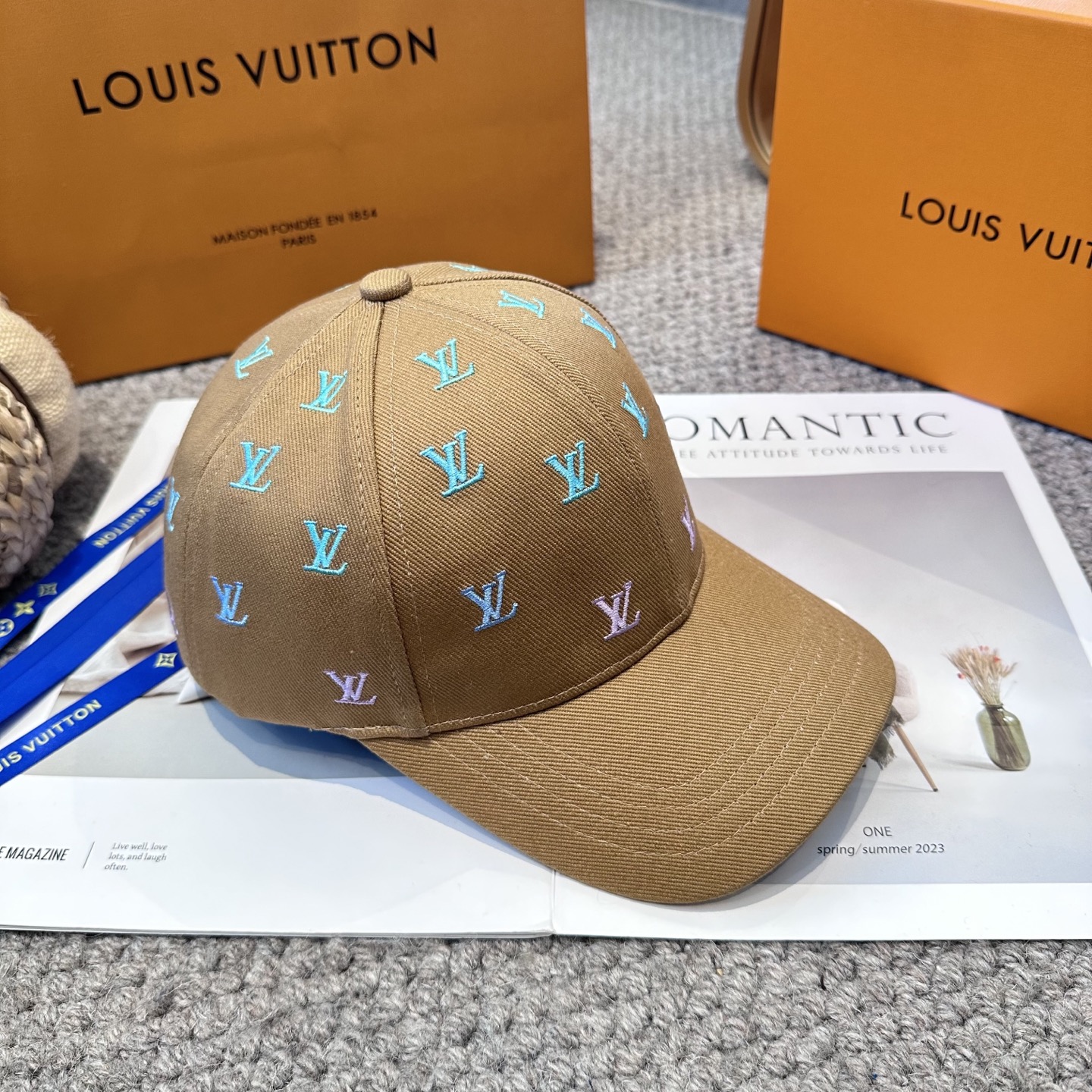 🧢路易威登棒球帽 LouisVuitton😍新款LV棒球帽，重工打造♥️高端大气，百搭款🤗男女通用！
