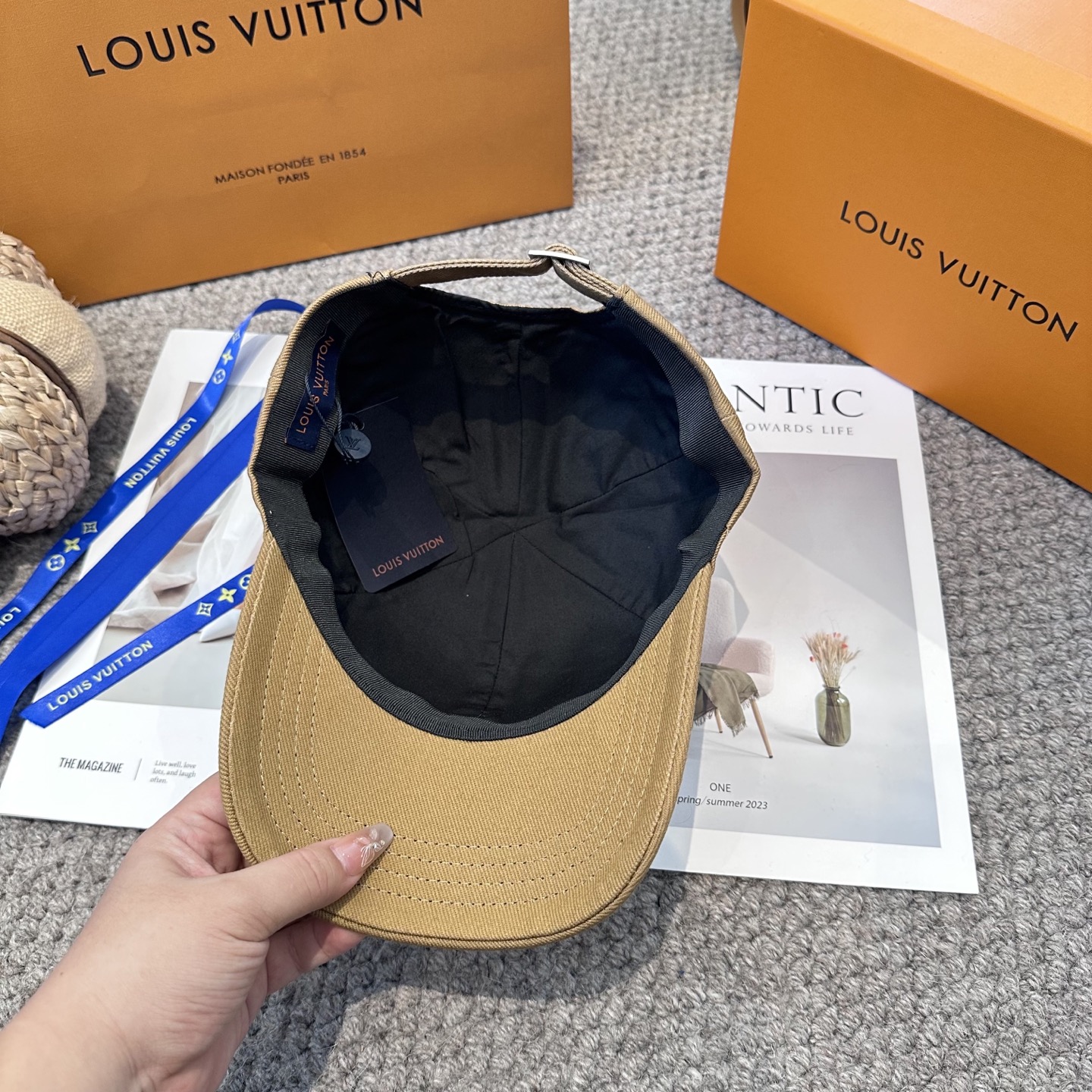 🧢路易威登棒球帽 LouisVuitton😍新款LV棒球帽，重工打造♥️高端大气，百搭款🤗男女通用！