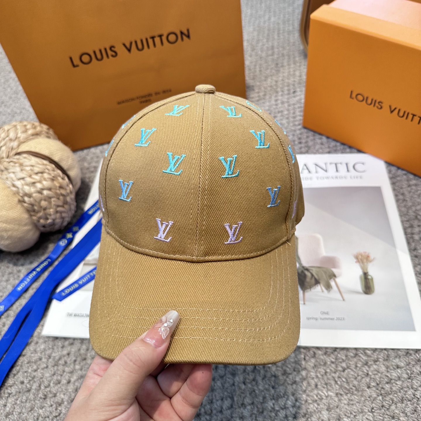 🧢路易威登棒球帽 LouisVuitton😍新款LV棒球帽，重工打造♥️高端大气，百搭款🤗男女通用！