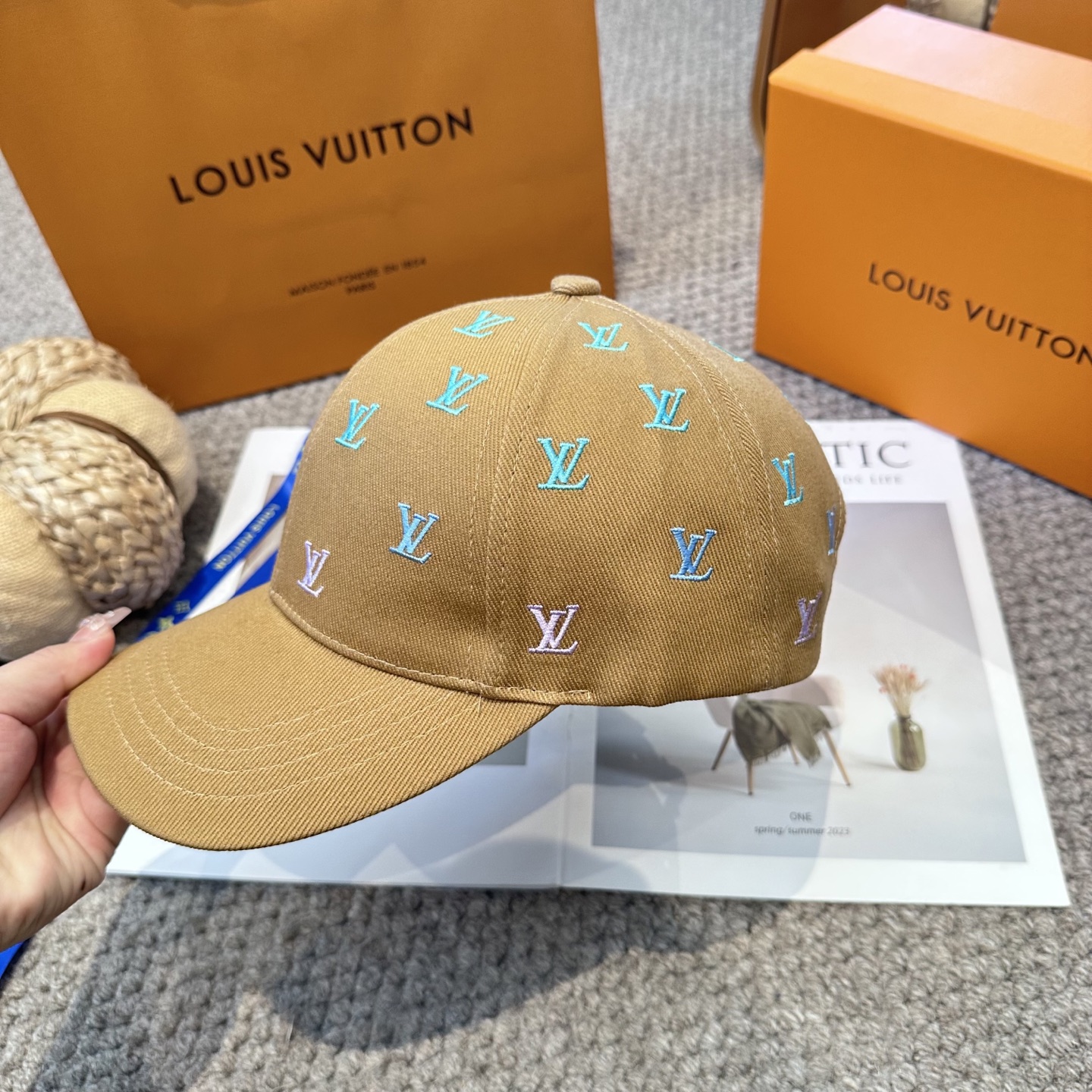 🧢路易威登棒球帽 LouisVuitton😍新款LV棒球帽，重工打造♥️高端大气，百搭款🤗男女通用！