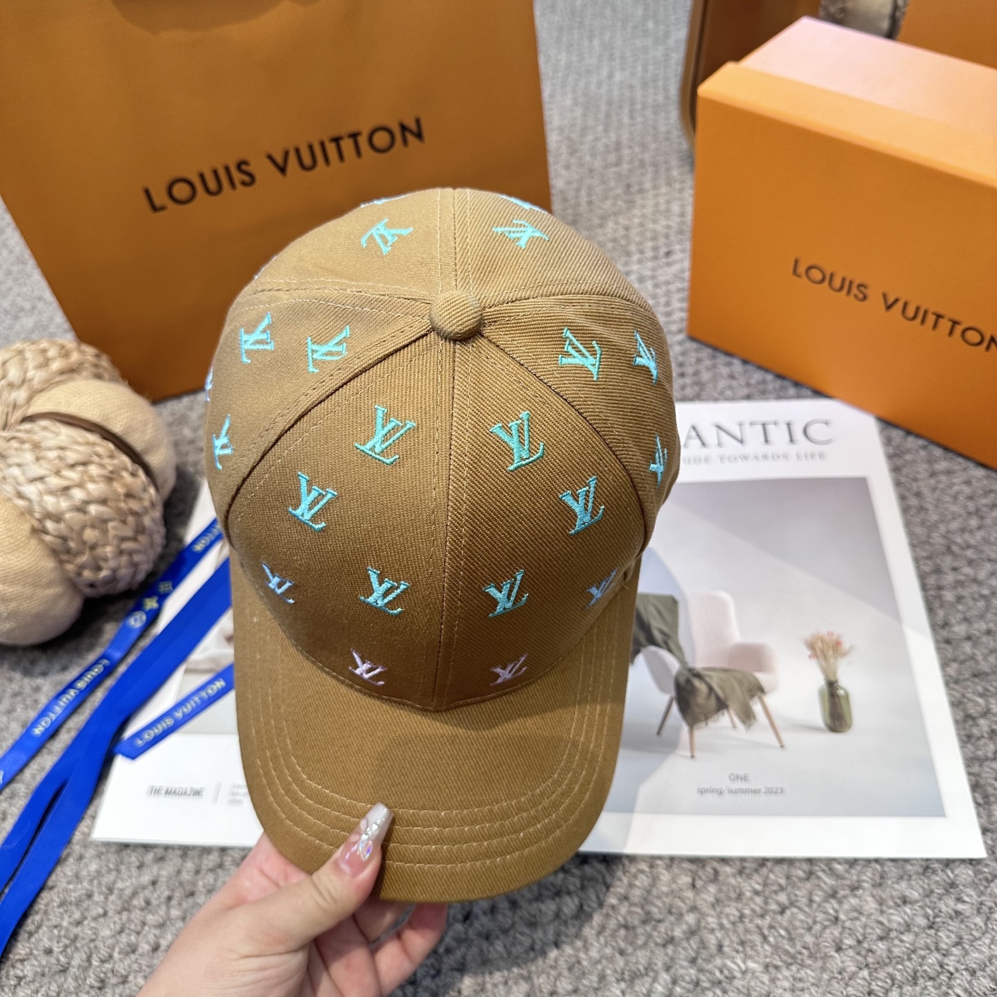 🧢路易威登棒球帽 LouisVuitton😍新款LV棒球帽，重工打造♥️高端大气，百搭款🤗男女通用！