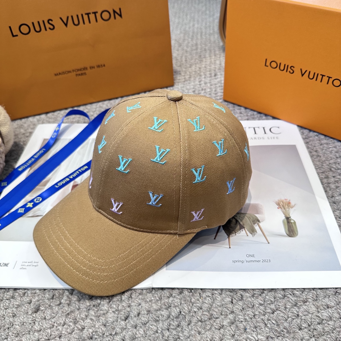 🧢路易威登棒球帽 LouisVuitton😍新款LV棒球帽，重工打造♥️高端大气，百搭款🤗男女通用！