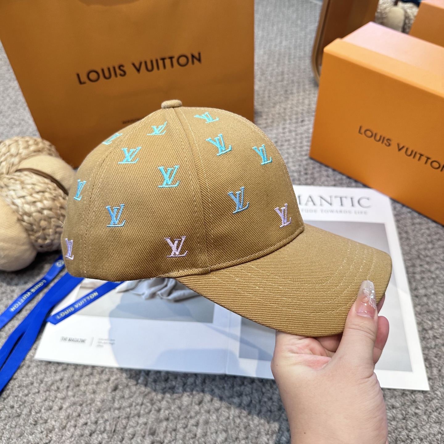 🧢路易威登棒球帽 LouisVuitton😍新款LV棒球帽，重工打造♥️高端大气，百搭款🤗男女通用！