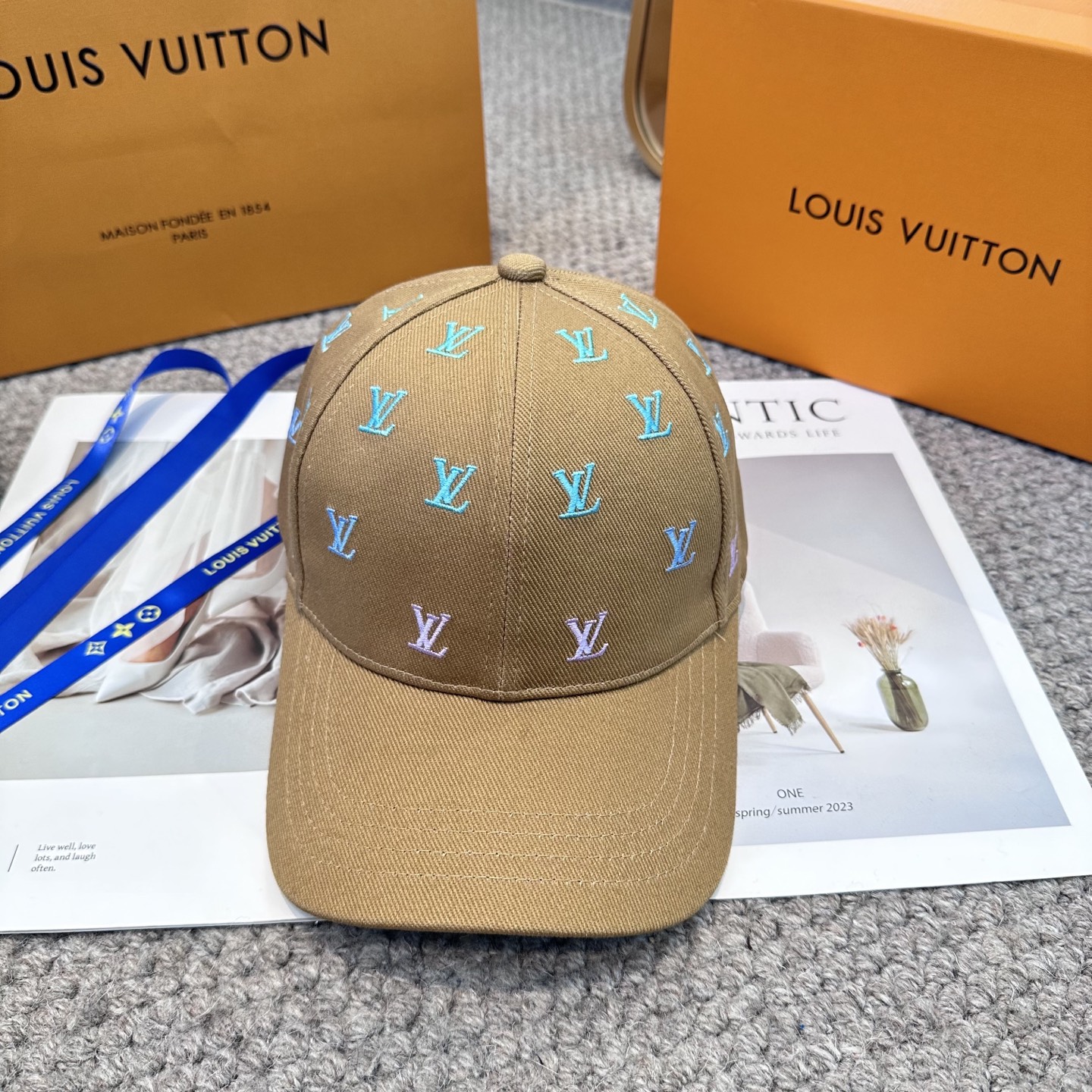 🧢路易威登棒球帽 LouisVuitton😍新款LV棒球帽，重工打造♥️高端大气，百搭款🤗男女通用！