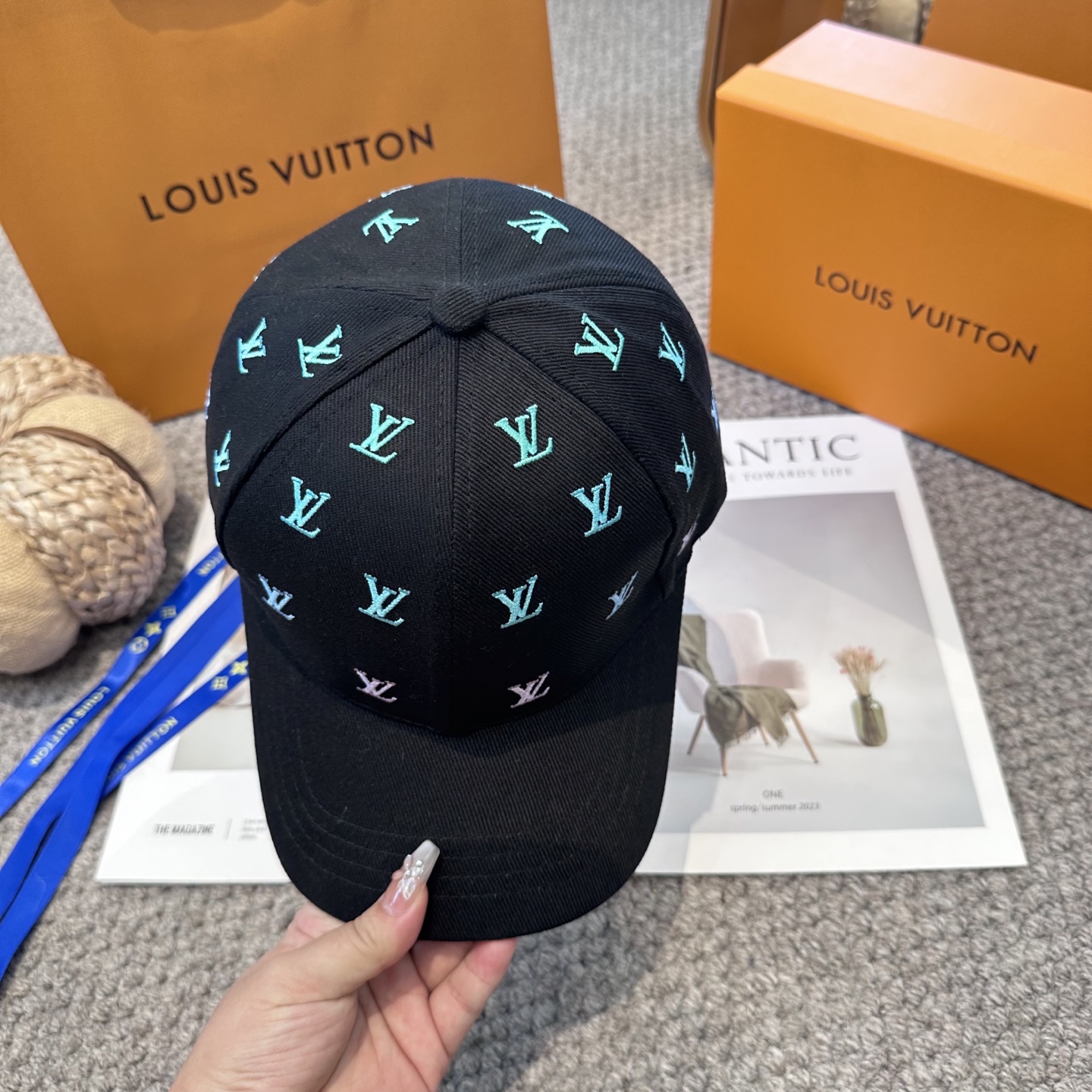 🧢路易威登棒球帽 LouisVuitton😍新款LV棒球帽，重工打造♥️高端大气，百搭款🤗男女通用！