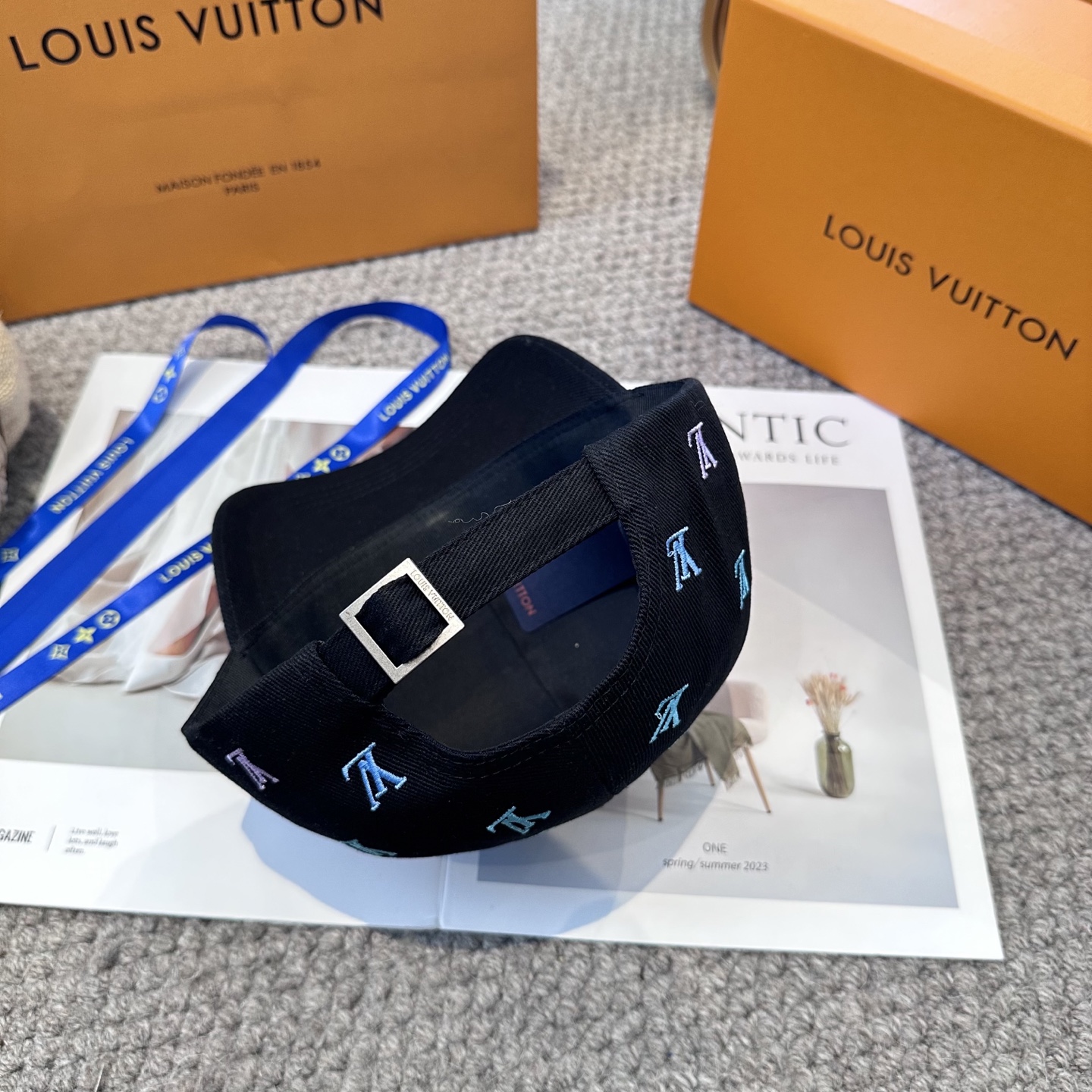 🧢路易威登棒球帽 LouisVuitton😍新款LV棒球帽，重工打造♥️高端大气，百搭款🤗男女通用！