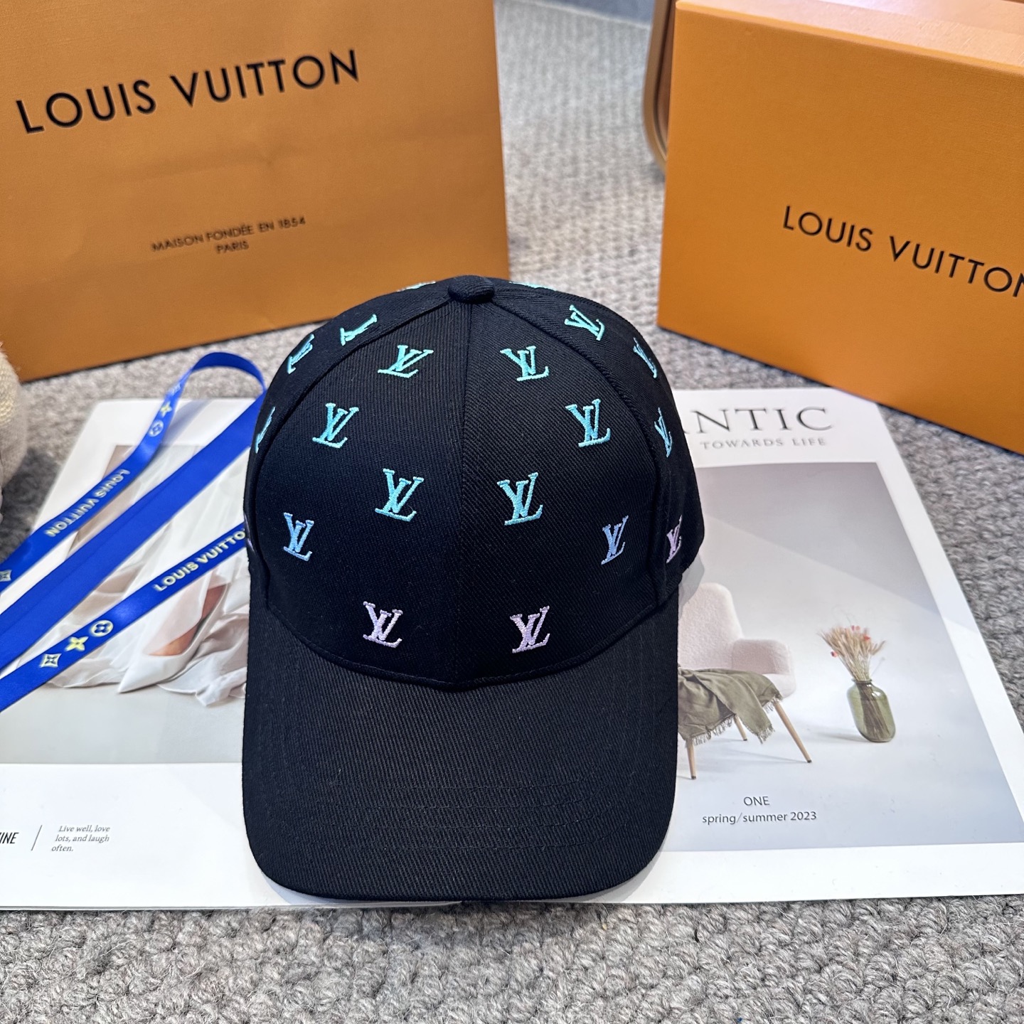 🧢路易威登棒球帽 LouisVuitton😍新款LV棒球帽，重工打造♥️高端大气，百搭款🤗男女通用！