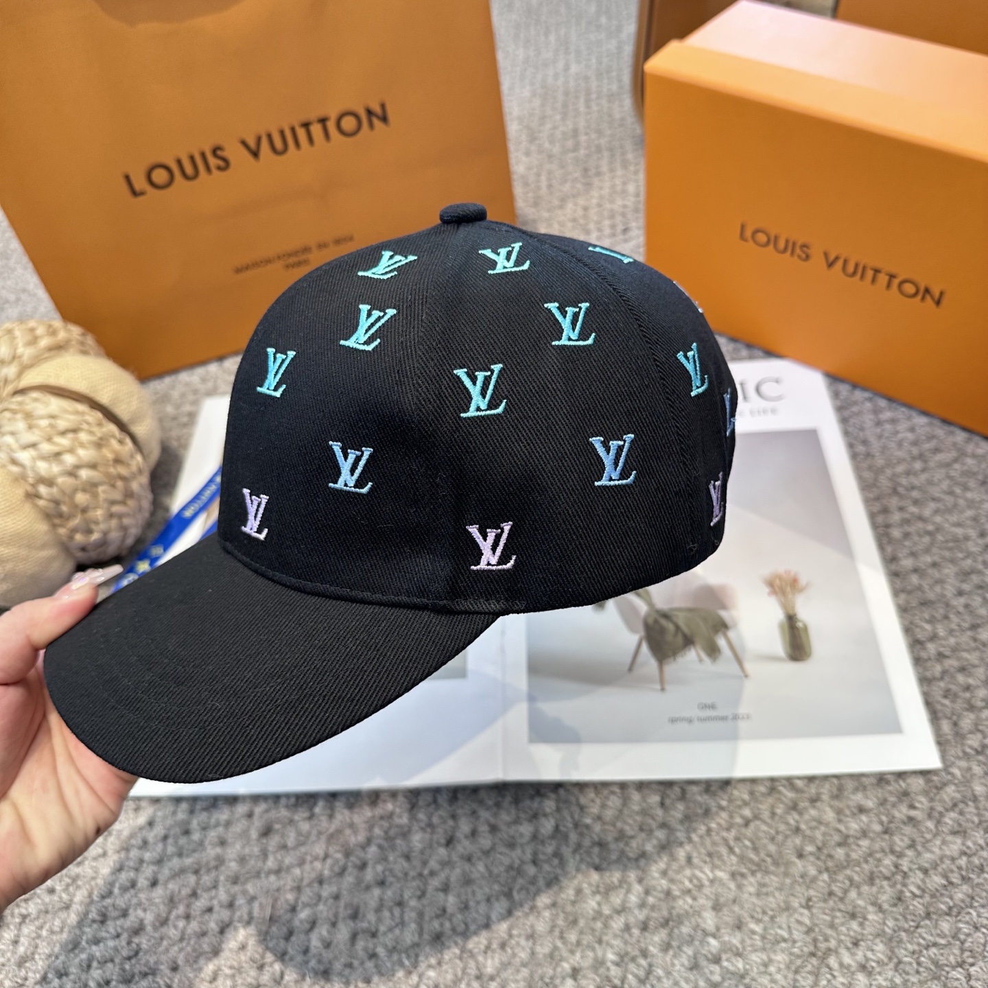 🧢路易威登棒球帽 LouisVuitton😍新款LV棒球帽，重工打造♥️高端大气，百搭款🤗男女通用！
