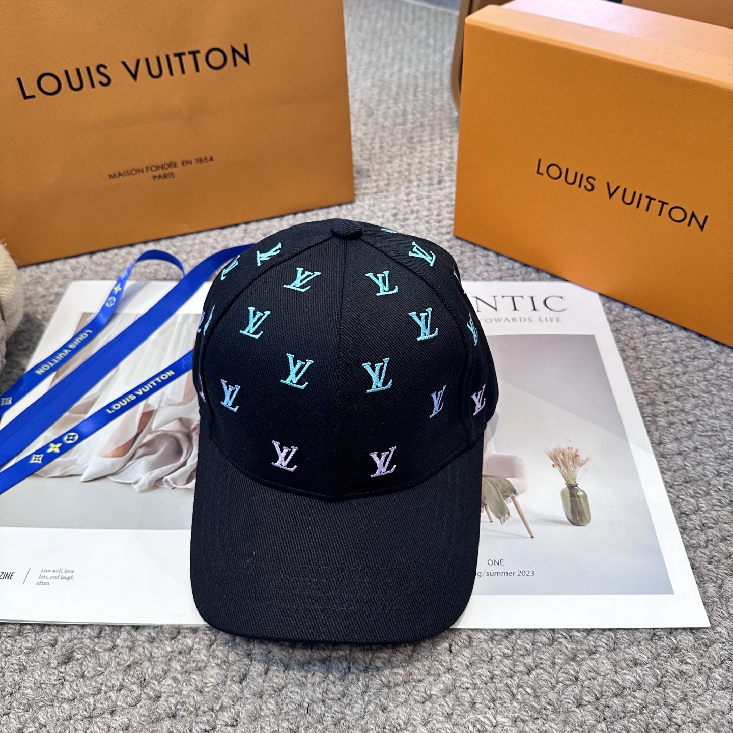 🧢路易威登棒球帽 LouisVuitton😍新款LV棒球帽，重工打造♥️高端大气，百搭款🤗男女通用！