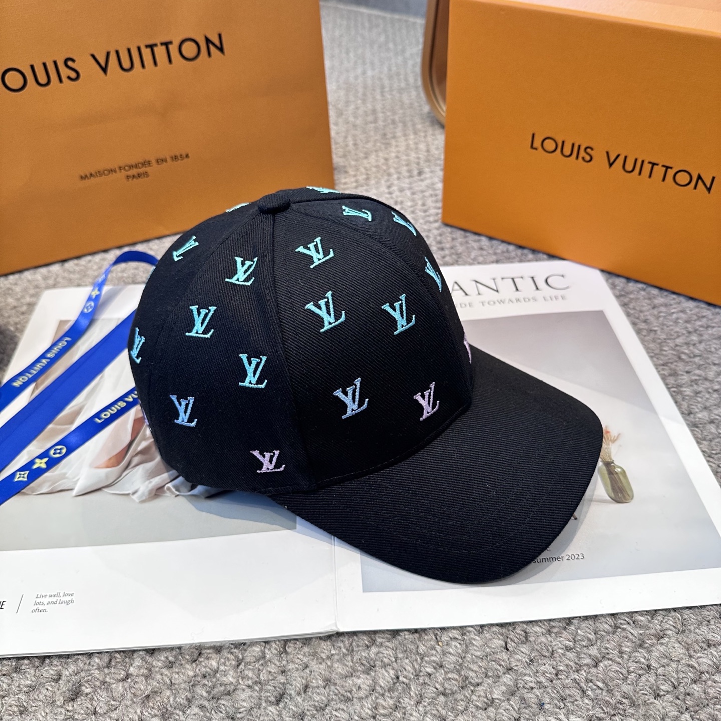 🧢路易威登棒球帽 LouisVuitton😍新款LV棒球帽，重工打造♥️高端大气，百搭款🤗男女通用！