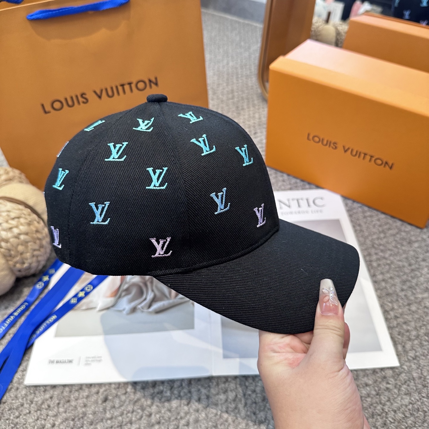 🧢路易威登棒球帽 LouisVuitton😍新款LV棒球帽，重工打造♥️高端大气，百搭款🤗男女通用！