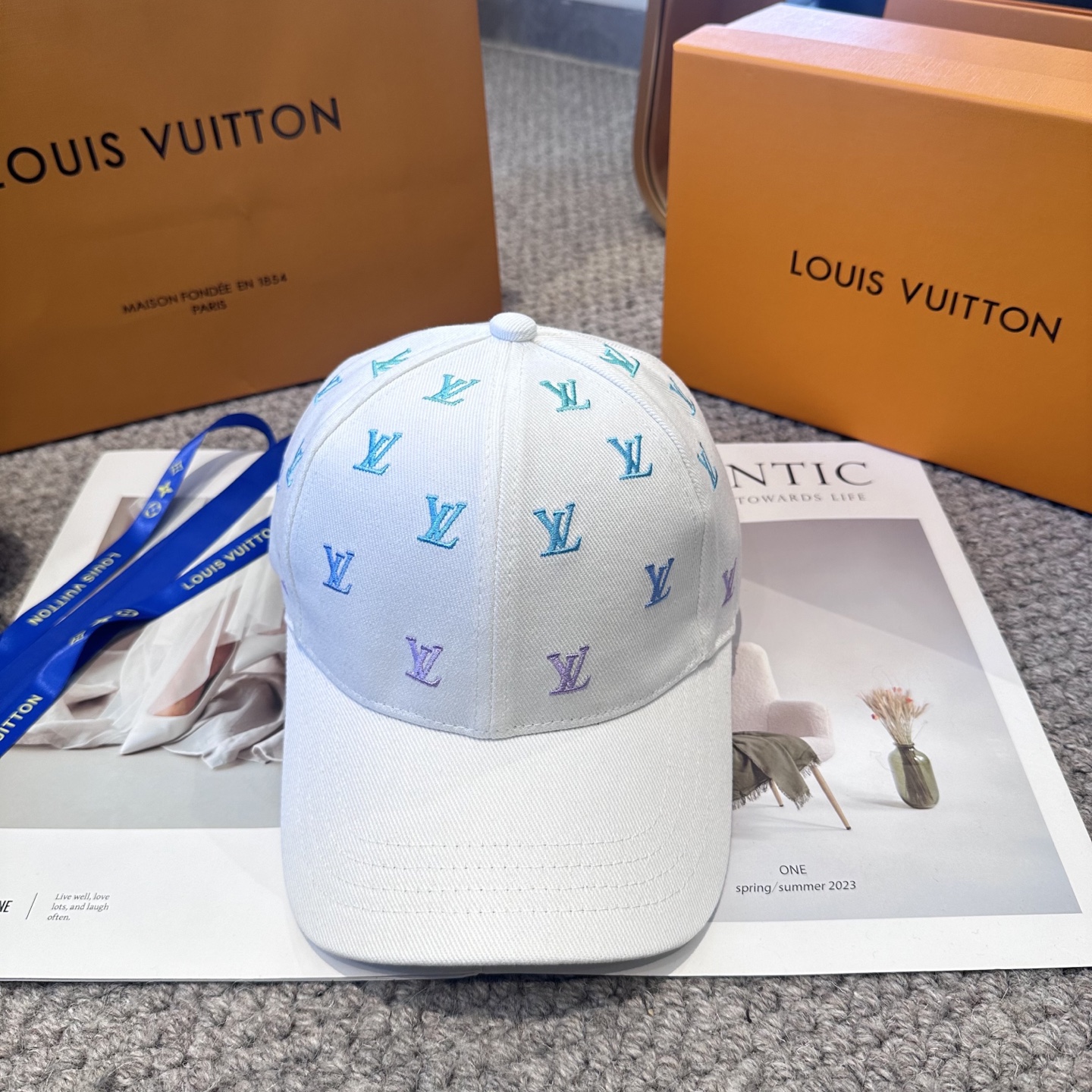 🧢路易威登棒球帽 LouisVuitton😍新款LV棒球帽，重工打造♥️高端大气，百搭款🤗男女通用！