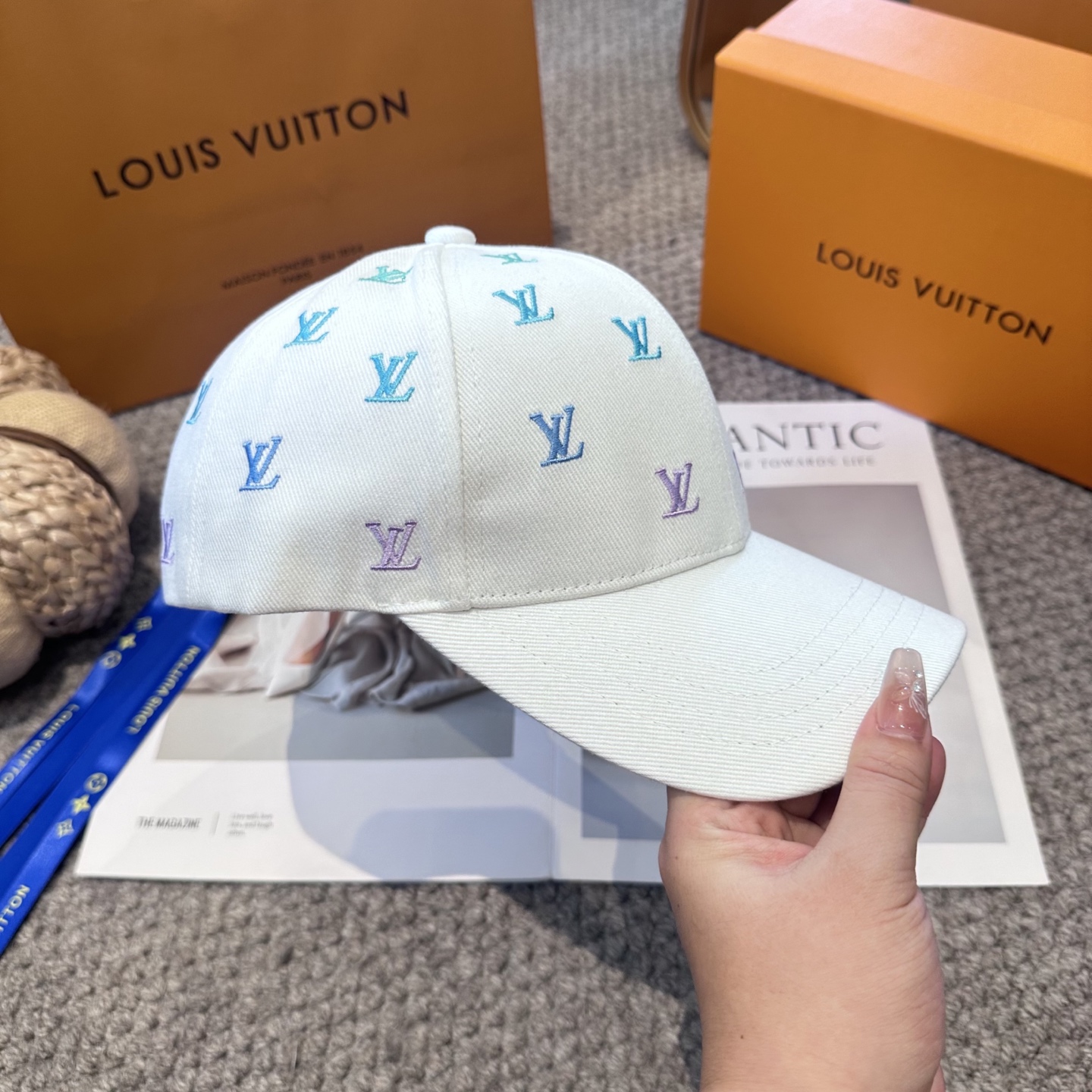 🧢路易威登棒球帽 LouisVuitton😍新款LV棒球帽，重工打造♥️高端大气，百搭款🤗男女通用！