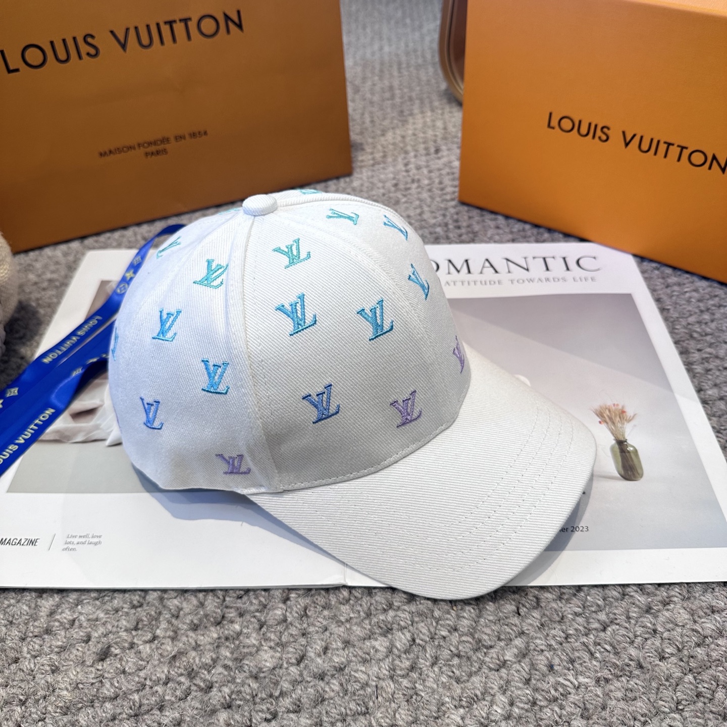 🧢路易威登棒球帽 LouisVuitton😍新款LV棒球帽，重工打造♥️高端大气，百搭款🤗男女通用！