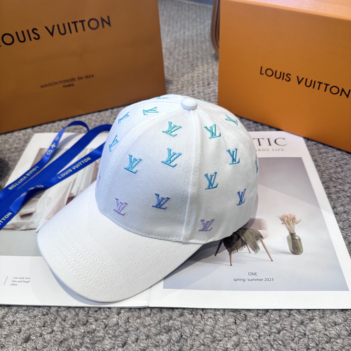 🧢路易威登棒球帽 LouisVuitton😍新款LV棒球帽，重工打造♥️高端大气，百搭款🤗男女通用！