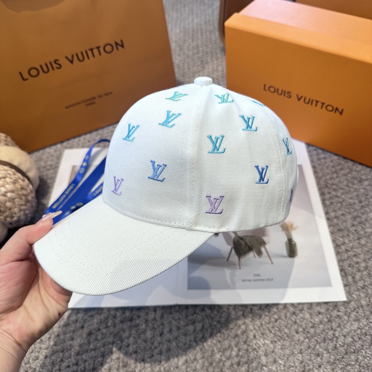 🧢路易威登棒球帽 LouisVuitton😍新款LV棒球帽，重工打造♥️高端大气，百搭款🤗男女通用！