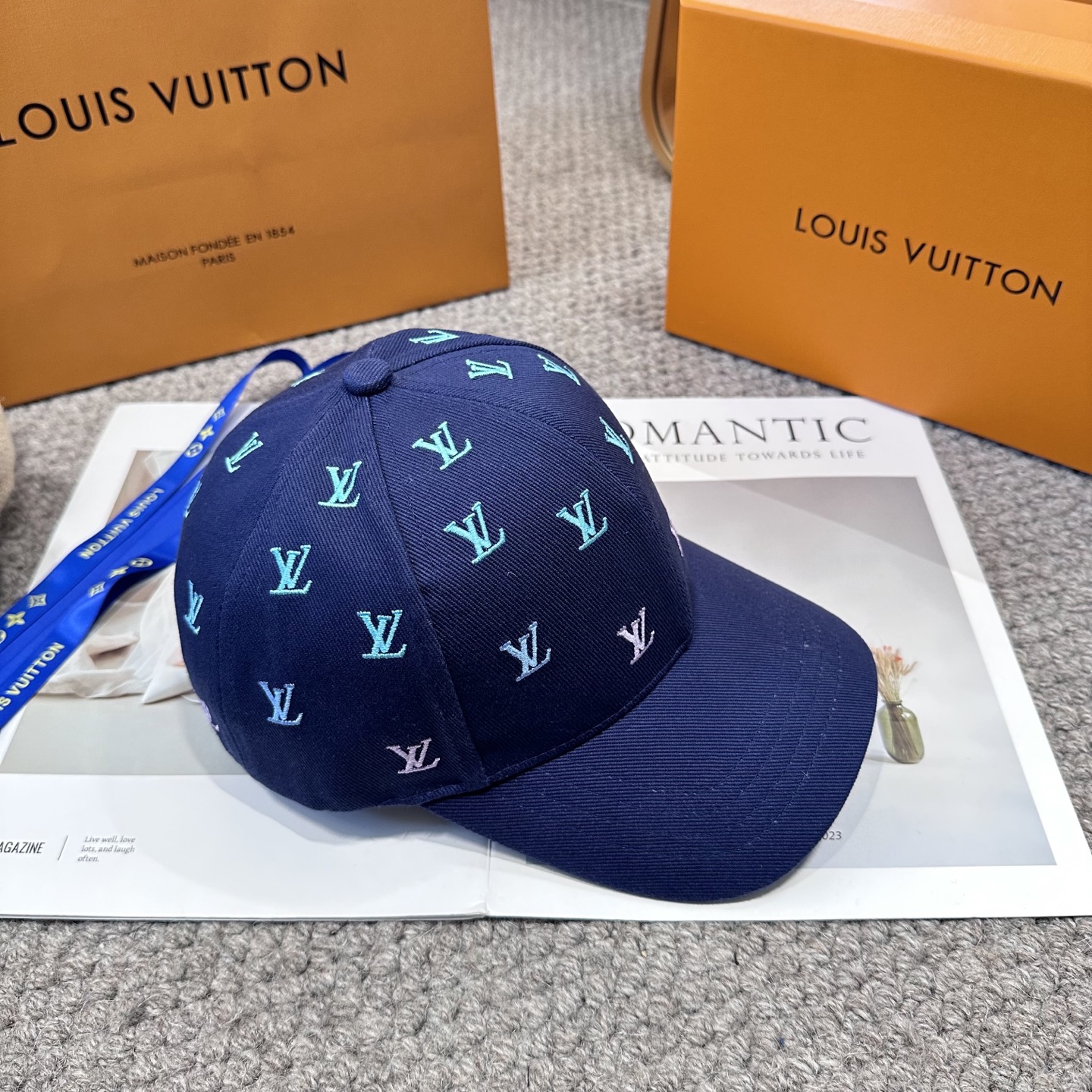 🧢路易威登棒球帽 LouisVuitton😍新款LV棒球帽，重工打造♥️高端大气，百搭款🤗男女通用！
