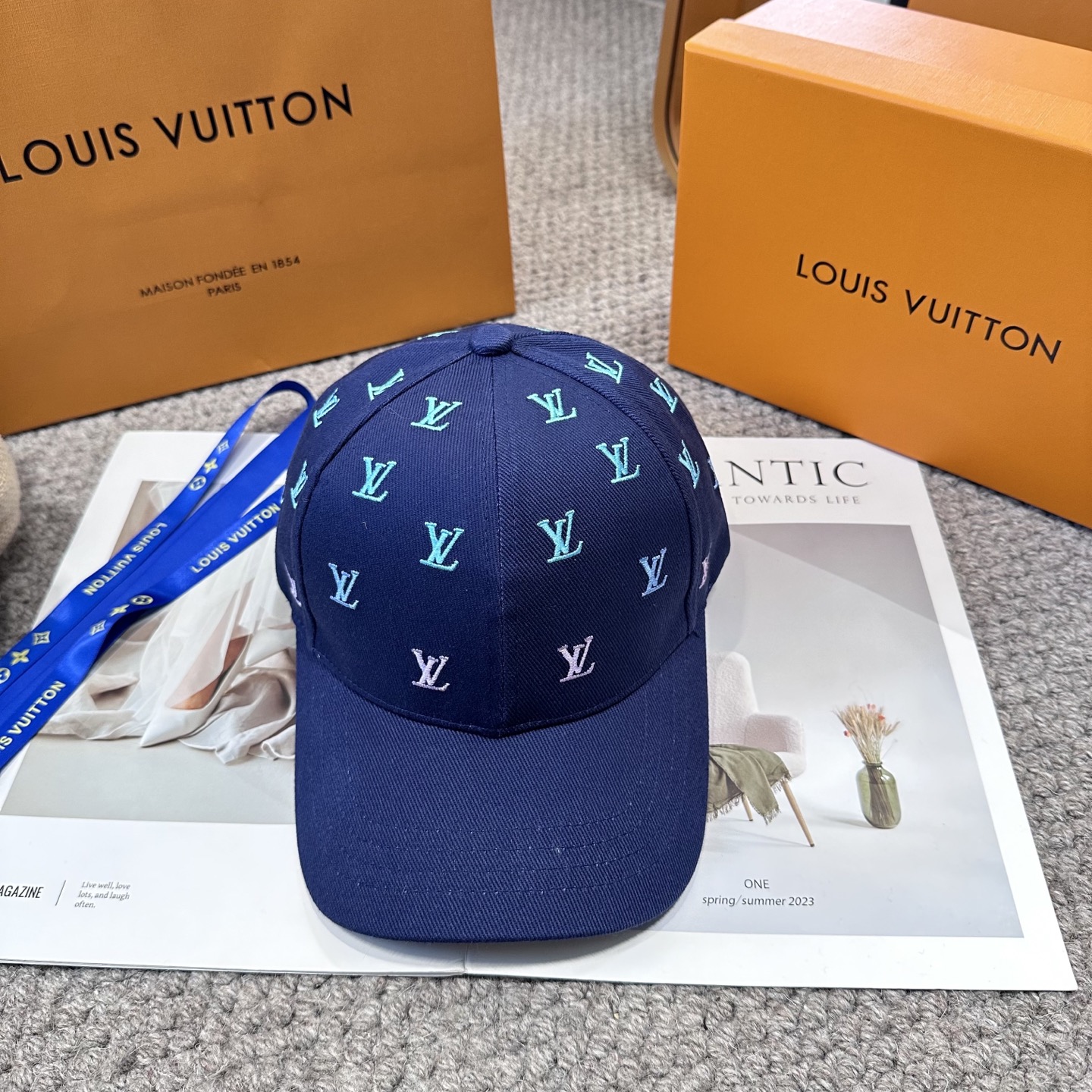 🧢路易威登棒球帽 LouisVuitton😍新款LV棒球帽，重工打造♥️高端大气，百搭款🤗男女通用！