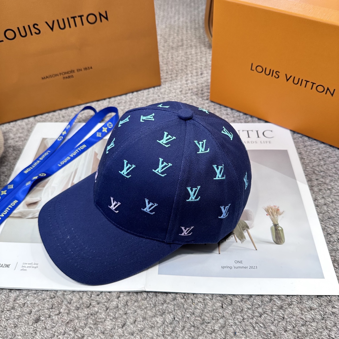 🧢路易威登棒球帽 LouisVuitton😍新款LV棒球帽，重工打造♥️高端大气，百搭款🤗男女通用！