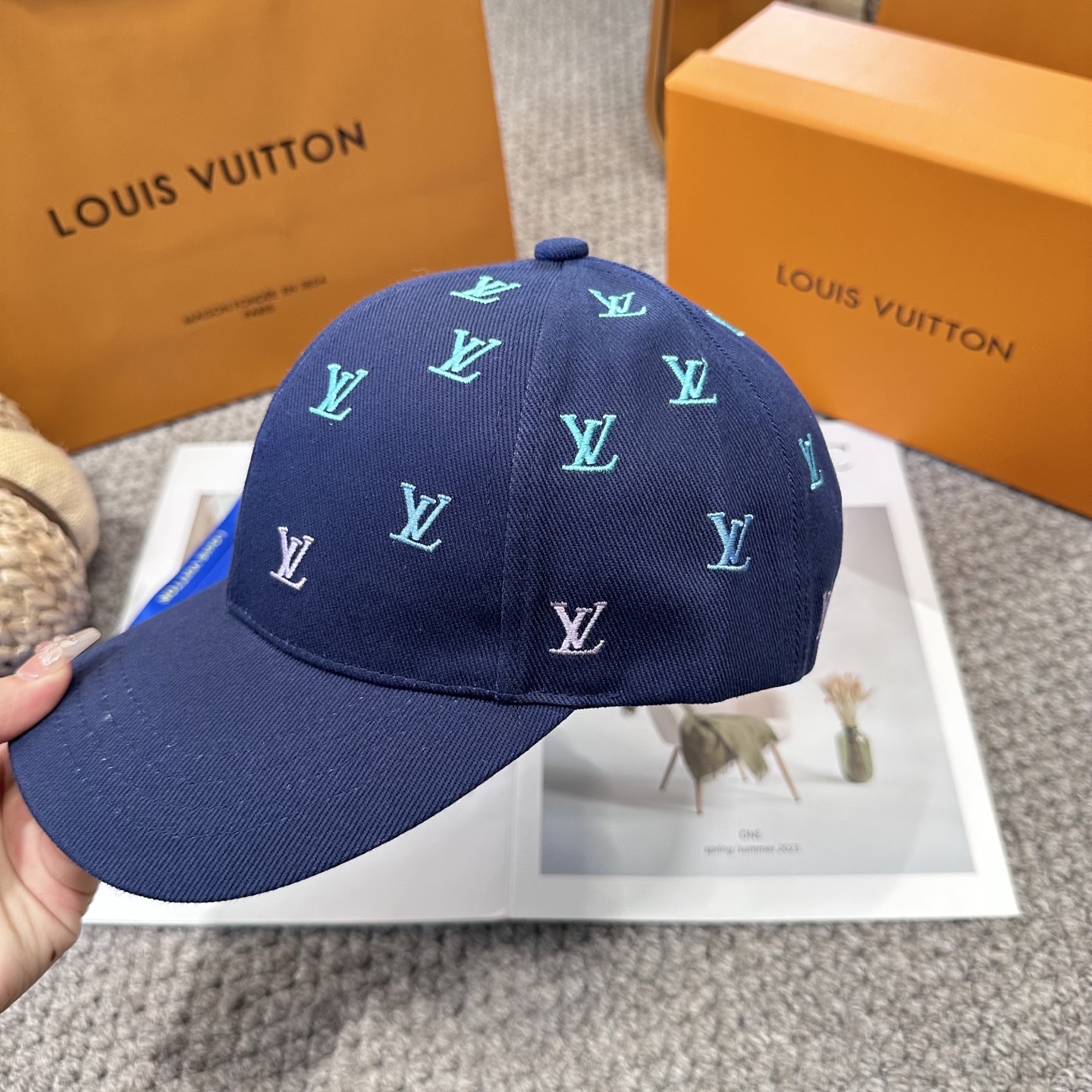 🧢路易威登棒球帽 LouisVuitton😍新款LV棒球帽，重工打造♥️高端大气，百搭款🤗男女通用！