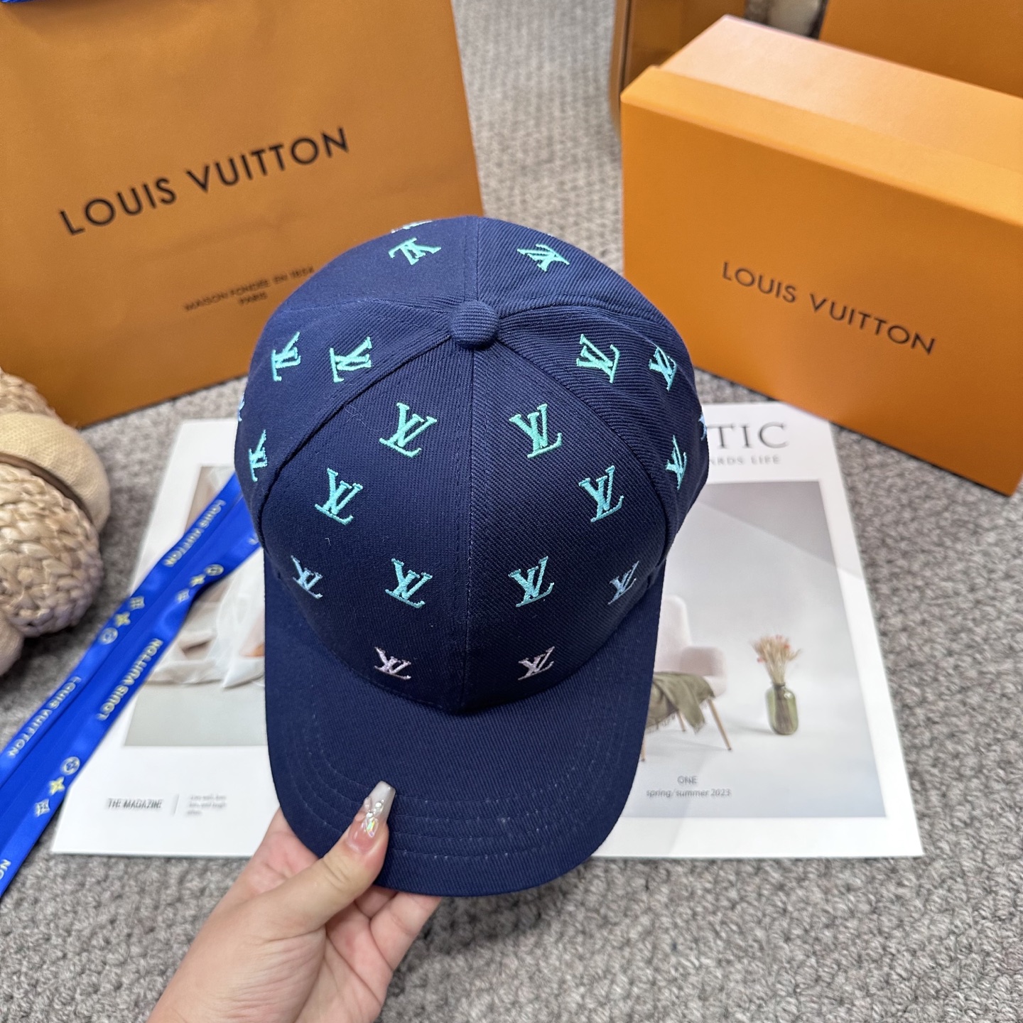 🧢路易威登棒球帽 LouisVuitton😍新款LV棒球帽，重工打造♥️高端大气，百搭款🤗男女通用！