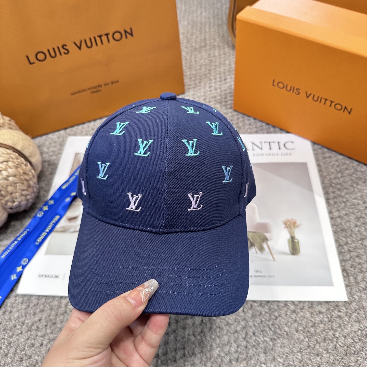 🧢路易威登棒球帽 LouisVuitton😍新款LV棒球帽，重工打造♥️高端大气，百搭款🤗男女通用！