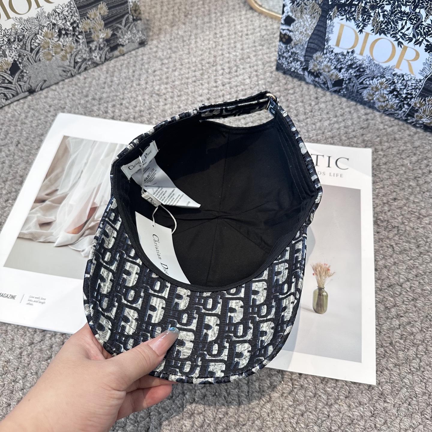 P68 DIOR迪奥 老花
官网同步新款发布 D家棒球帽🧢超级火爆