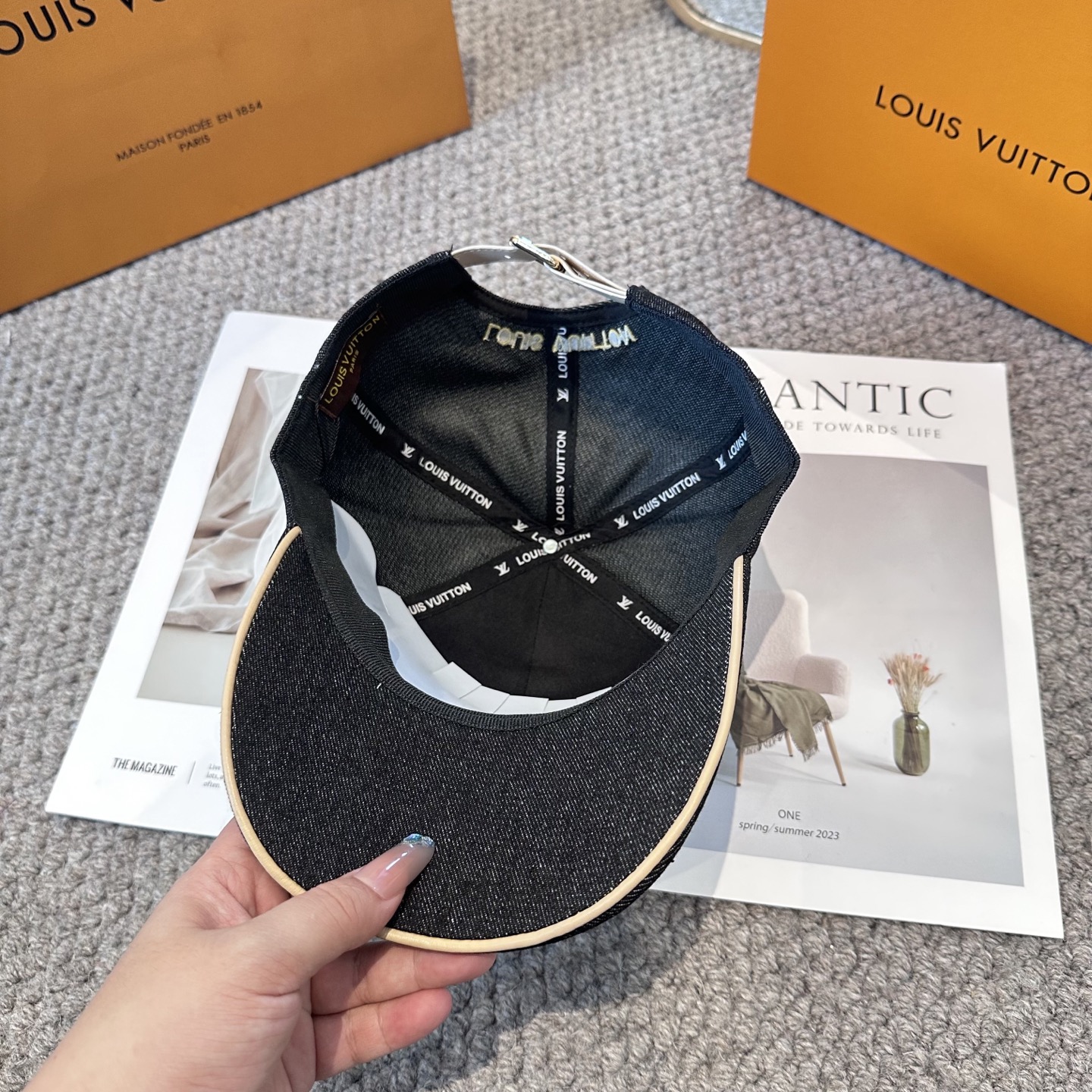 🧢路易威登棒球帽 LouisVuitton😍新款LV棒球帽，重工打造♥️高端大气，百搭款🤗男女通用！