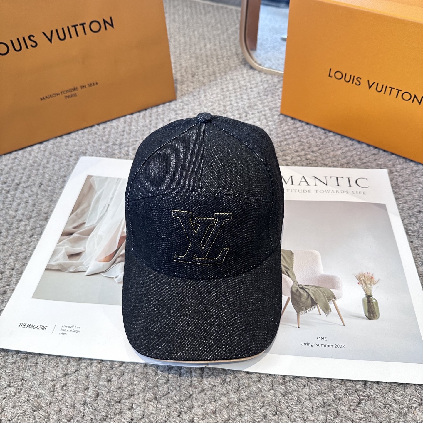 🧢路易威登棒球帽 LouisVuitton😍新款LV棒球帽，重工打造♥️高端大气，百搭款🤗男女通用！