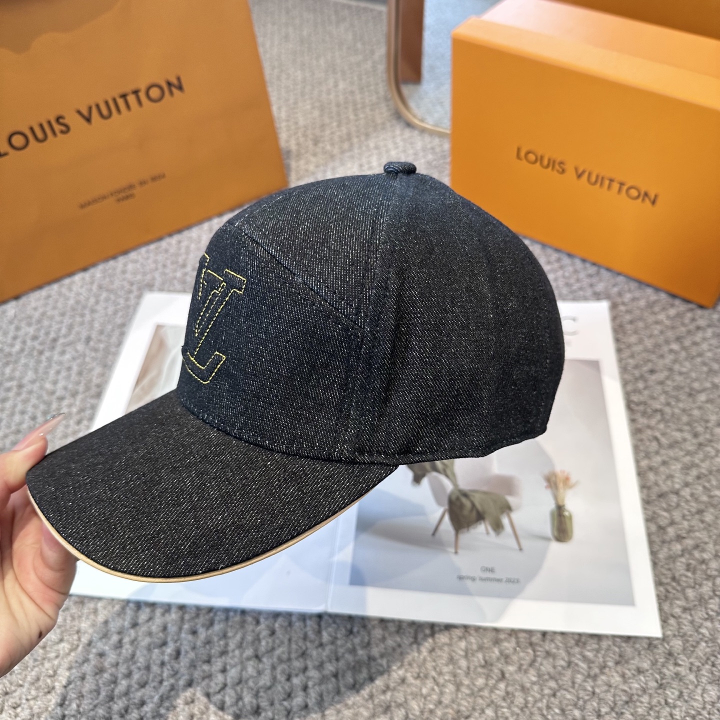 🧢路易威登棒球帽 LouisVuitton😍新款LV棒球帽，重工打造♥️高端大气，百搭款🤗男女通用！