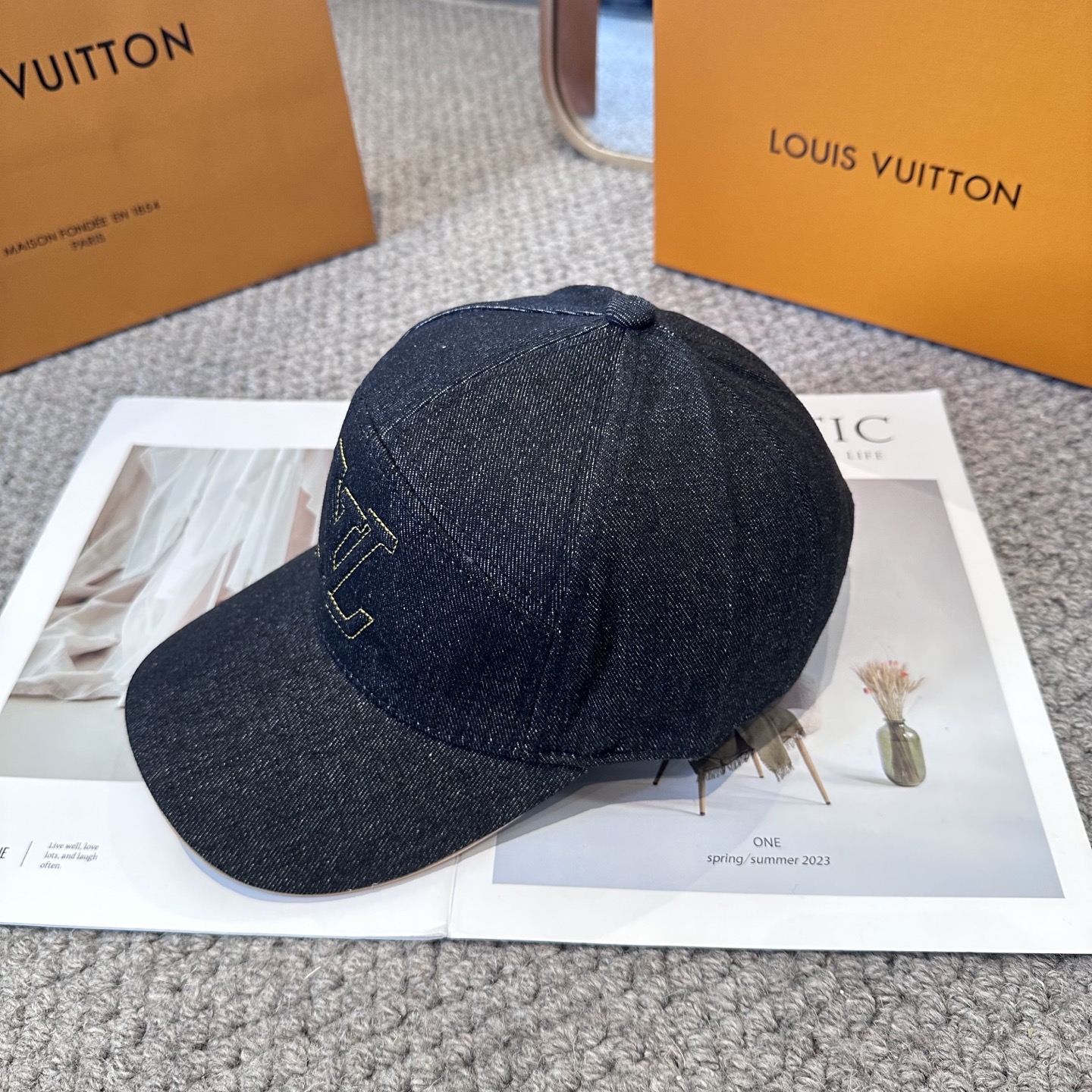 🧢路易威登棒球帽 LouisVuitton😍新款LV棒球帽，重工打造♥️高端大气，百搭款🤗男女通用！