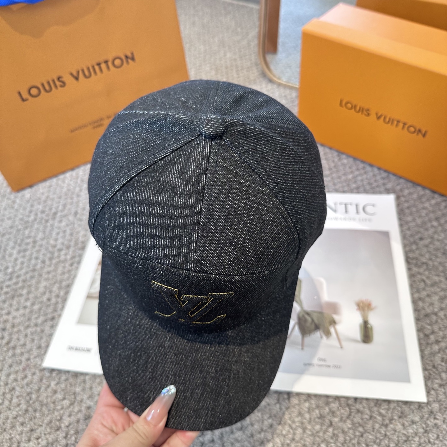 🧢路易威登棒球帽 LouisVuitton😍新款LV棒球帽，重工打造♥️高端大气，百搭款🤗男女通用！