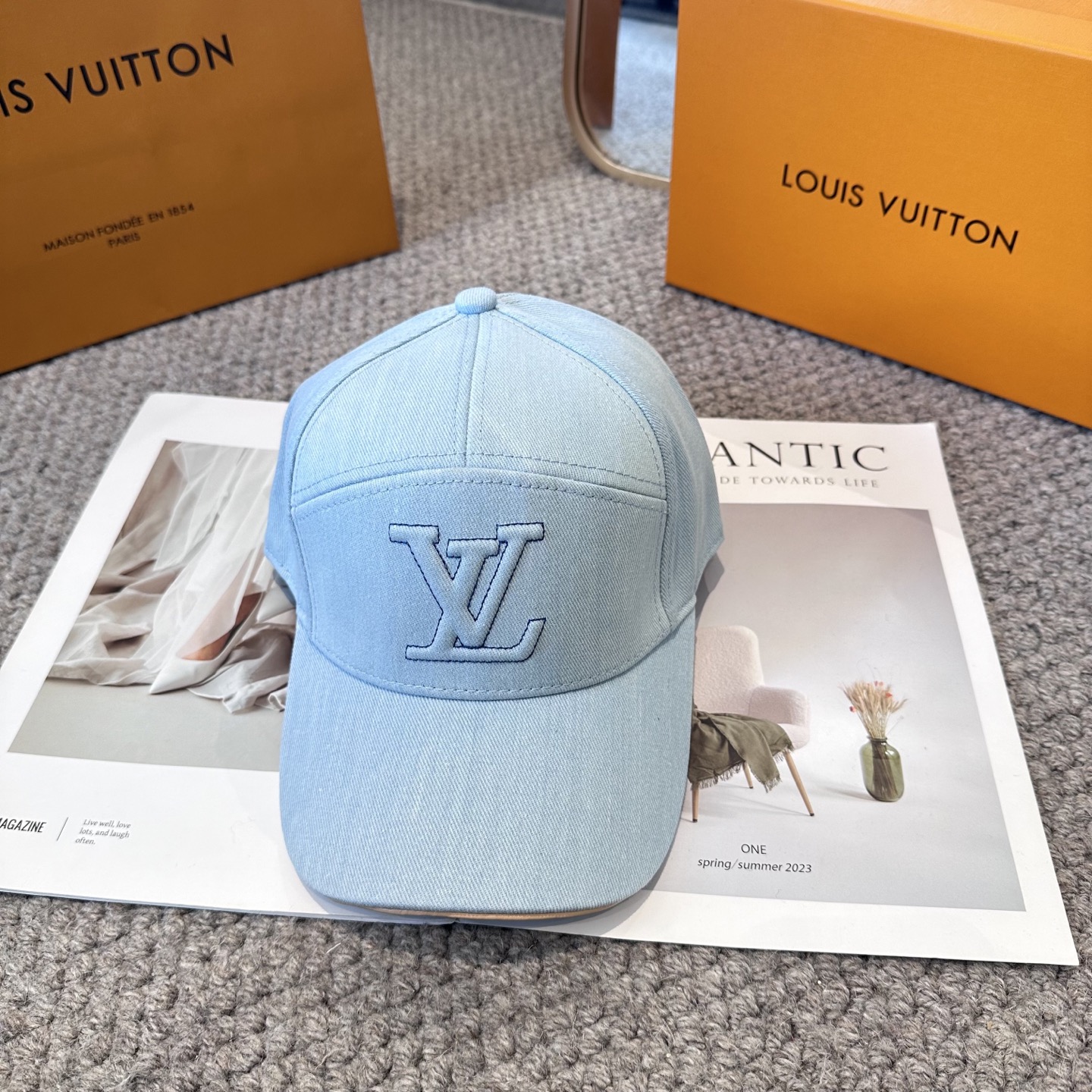 🧢路易威登棒球帽 LouisVuitton😍新款LV棒球帽，重工打造♥️高端大气，百搭款🤗男女通用！