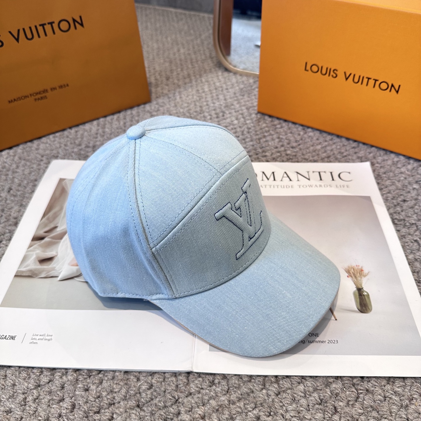 🧢路易威登棒球帽 LouisVuitton😍新款LV棒球帽，重工打造♥️高端大气，百搭款🤗男女通用！
